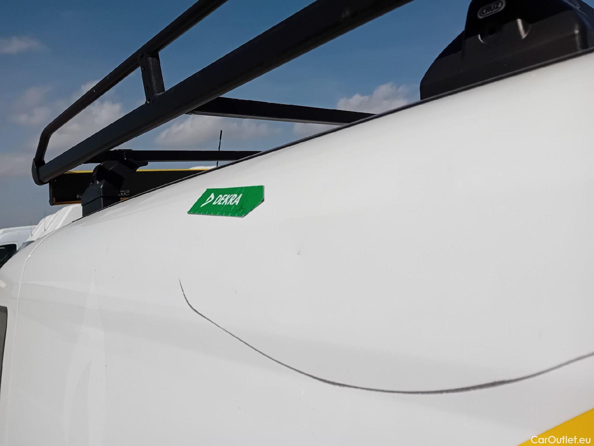  Fiat  Doblo FIAT Doblò Cargo/2015/4P/furgón derivado de turismo Cargo SX 1.6 Mjet 77kW (105CV) #16