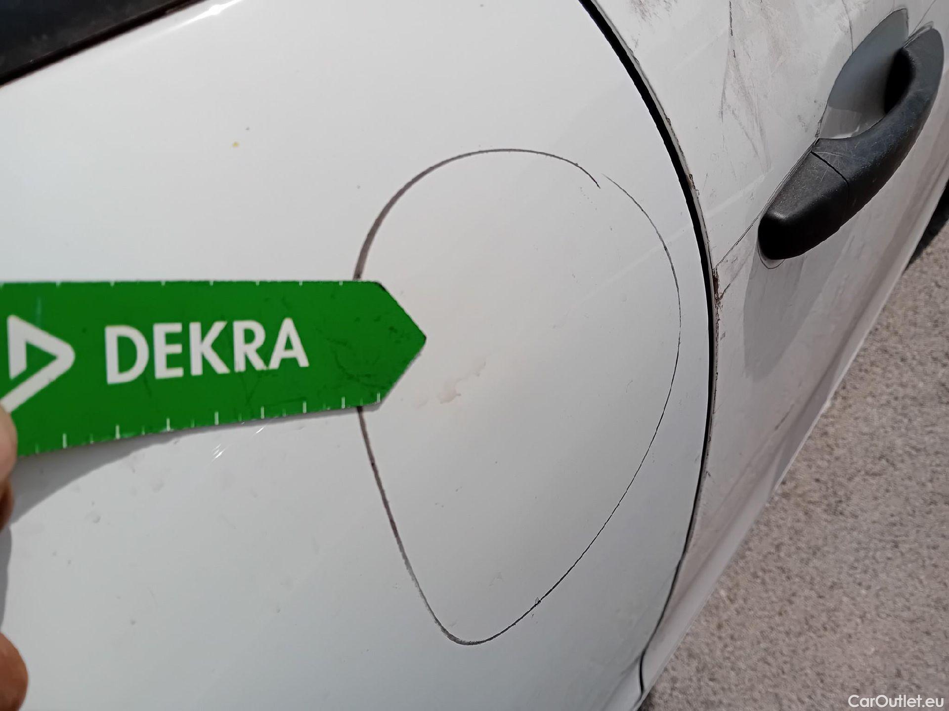  Citroen  C3 CITROEN  / 2016 / 5P / berlina comercial BlueHDi 73KW (100CV) S&S Comercial #50