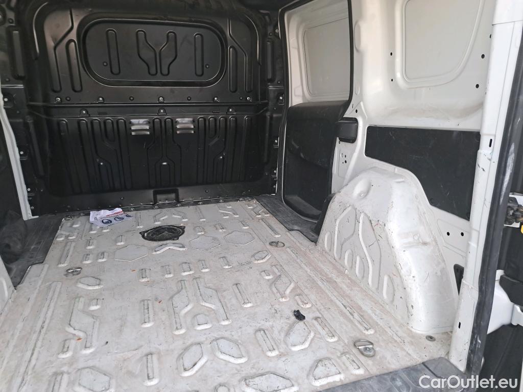  Fiat  Doblo FIAT Doblò Cargo/2015/4P/furgón derivado de turismo Cargo SX 1.6 Mjet 66kW (90CV) (AC) #4