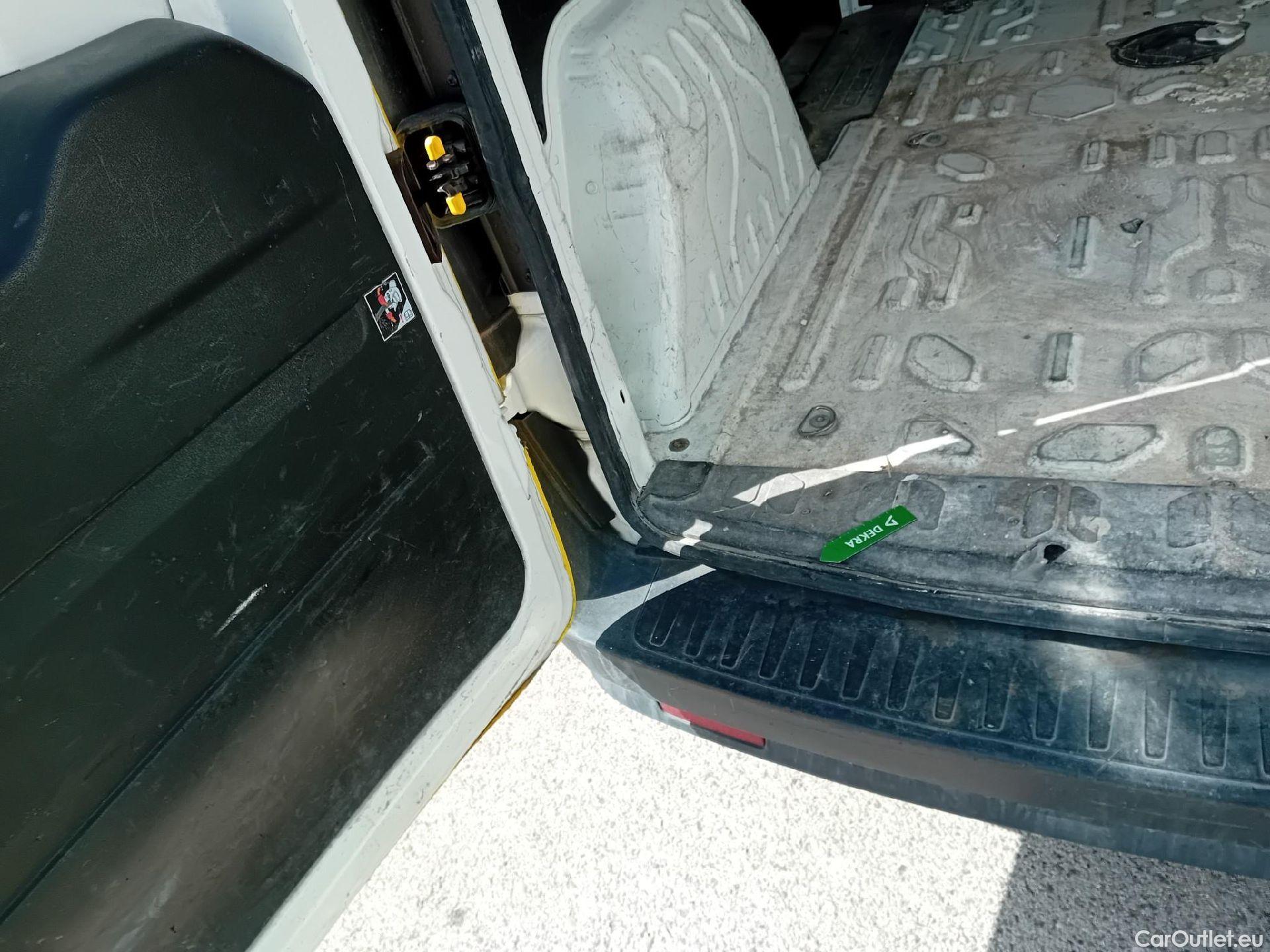  Fiat  Doblo FIAT Doblò Cargo/2015/4P/furgón derivado de turismo Cargo SX 1.6 Mjet 77kW (105CV) #4