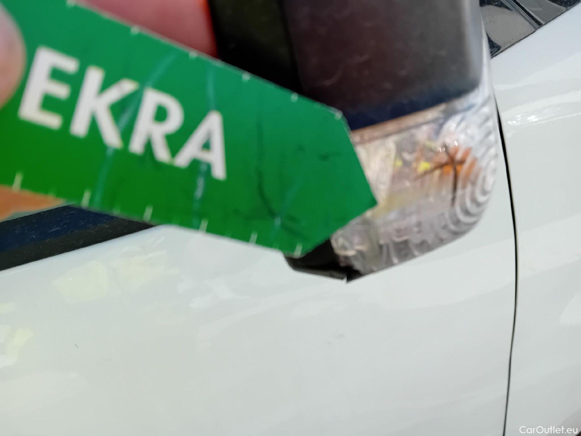  Fiat  Doblo FIAT Doblò Cargo/2015/4P/furgón derivado de turismo Cargo SX 1.6 Mjet 77kW (105CV) #28