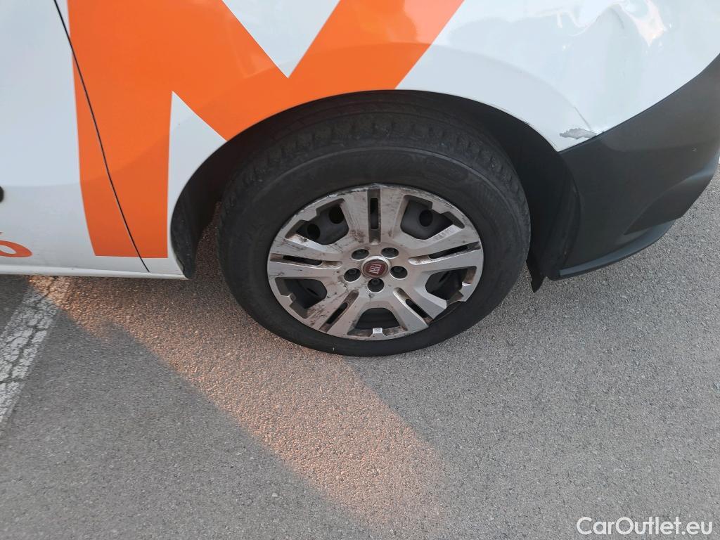  Fiat  Doblo FIAT Doblò Cargo/2015/4P/furgón derivado de turismo Cargo SX 1.6 Mjet 66kW (90CV) (AC) #25