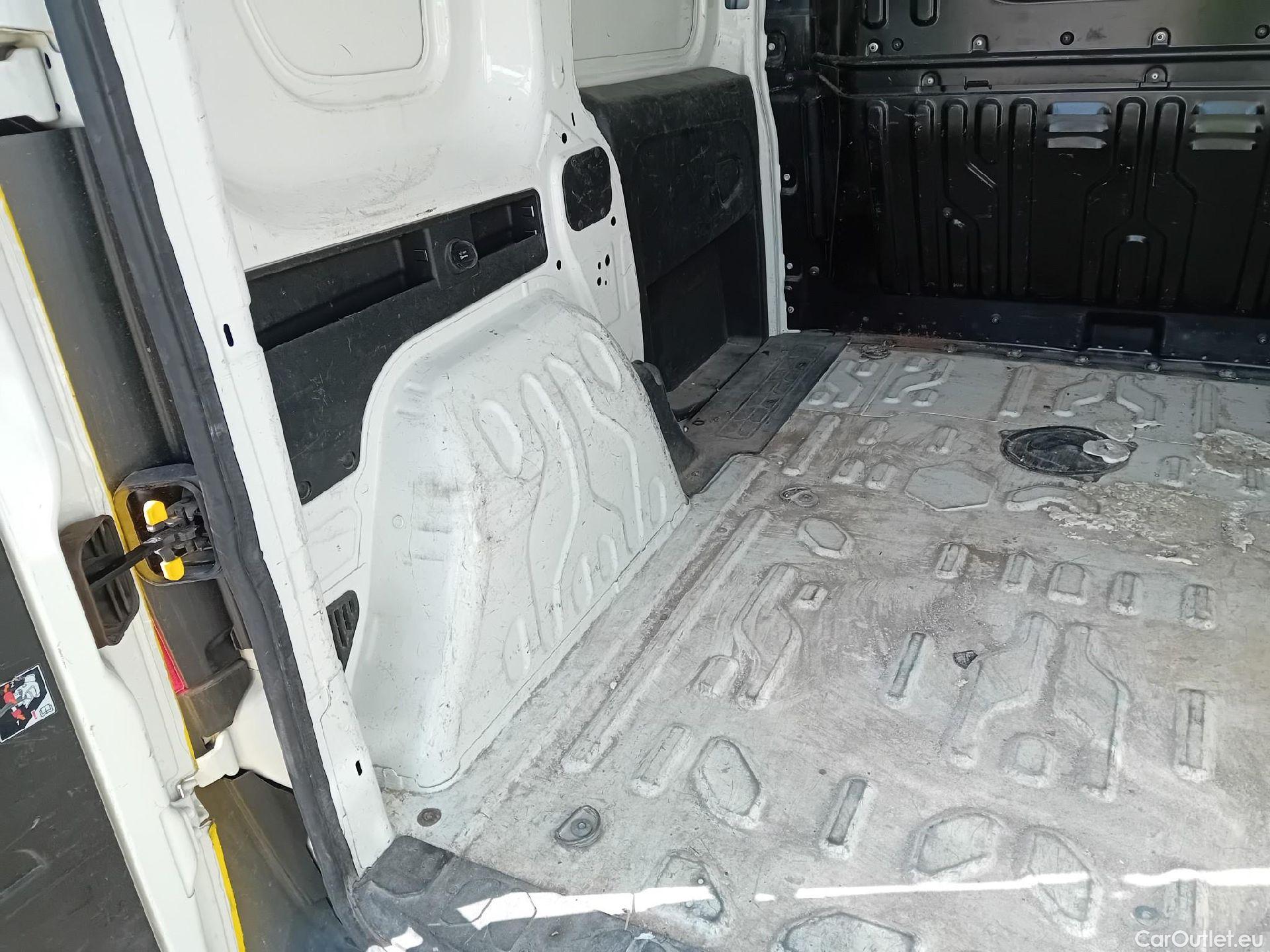  Fiat  Doblo FIAT Doblò Cargo/2015/4P/furgón derivado de turismo Cargo SX 1.6 Mjet 77kW (105CV) #1