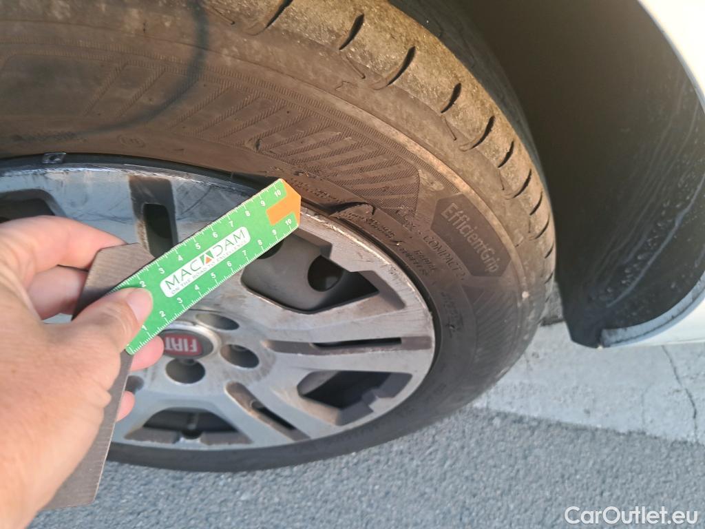  Fiat  Doblo FIAT Doblò Cargo/2015/4P/furgón derivado de turismo Cargo SX 1.6 Mjet 66kW (90CV) (AC) #28