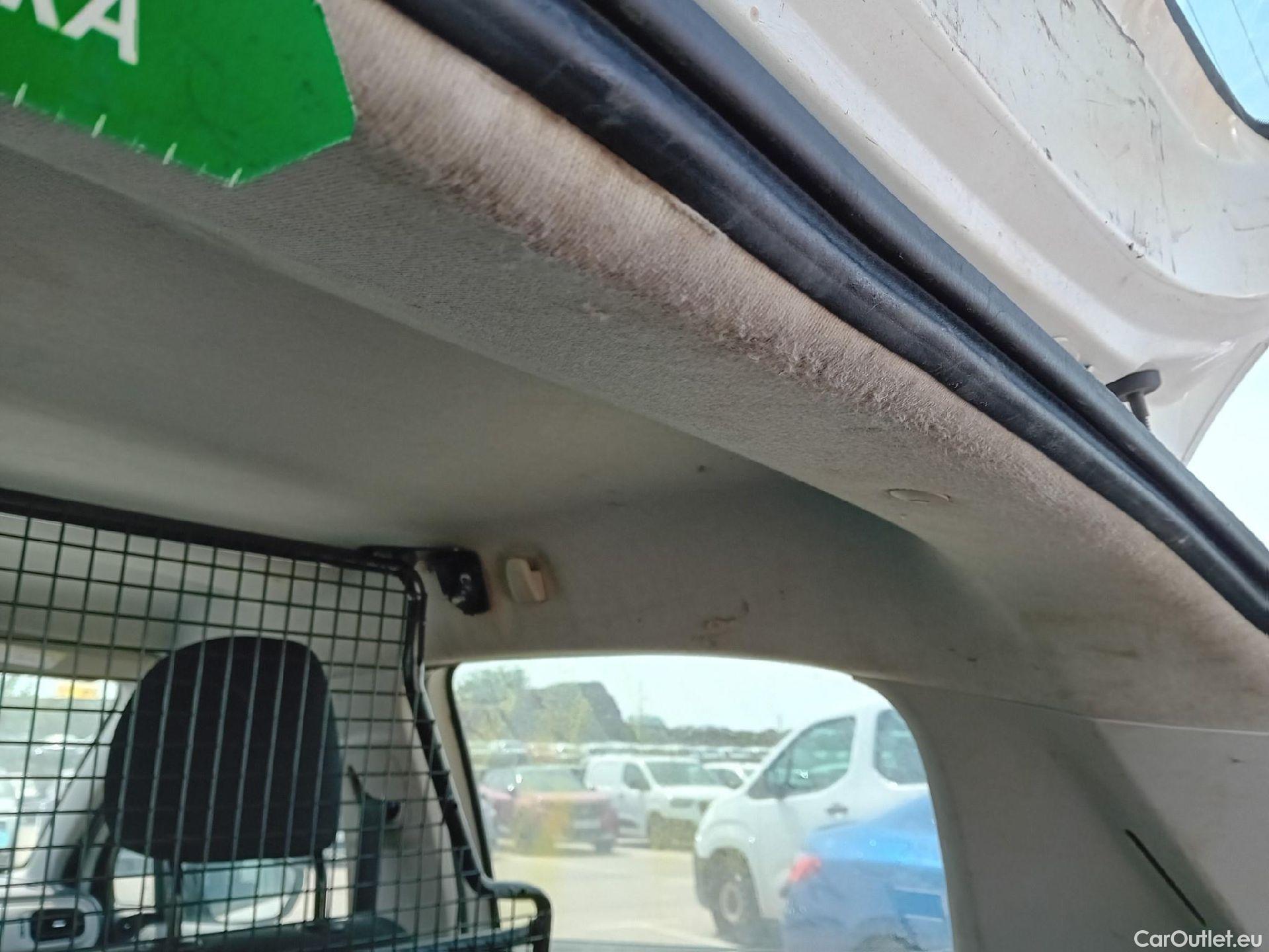  Citroen  C3 CITROEN  / 2016 / 5P / berlina comercial BlueHDi 73KW (100CV) S&S Comercial #39