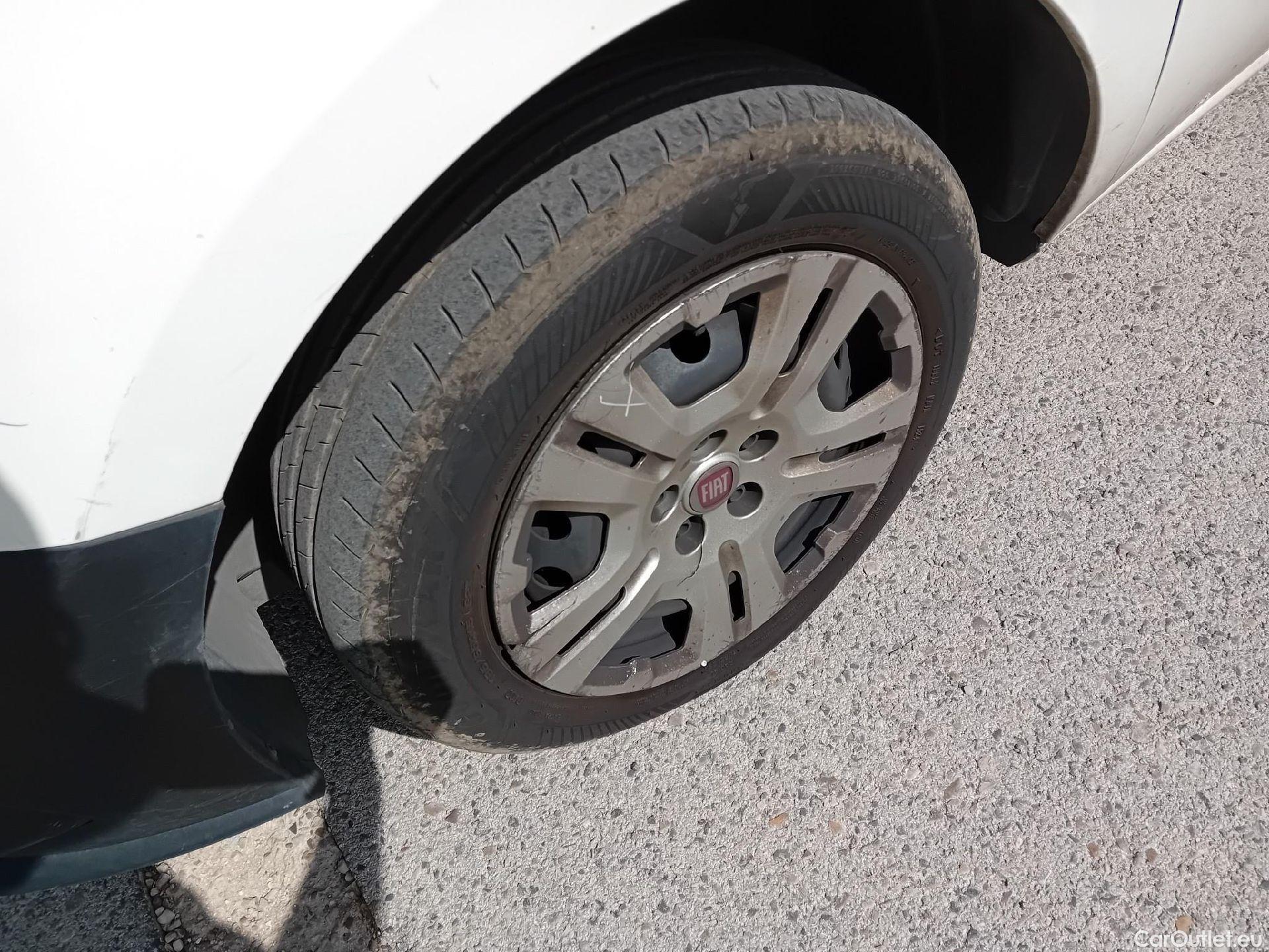  Fiat  Doblo FIAT Doblò Cargo/2015/4P/furgón derivado de turismo Cargo SX 1.6 Mjet 77kW (105CV) #9