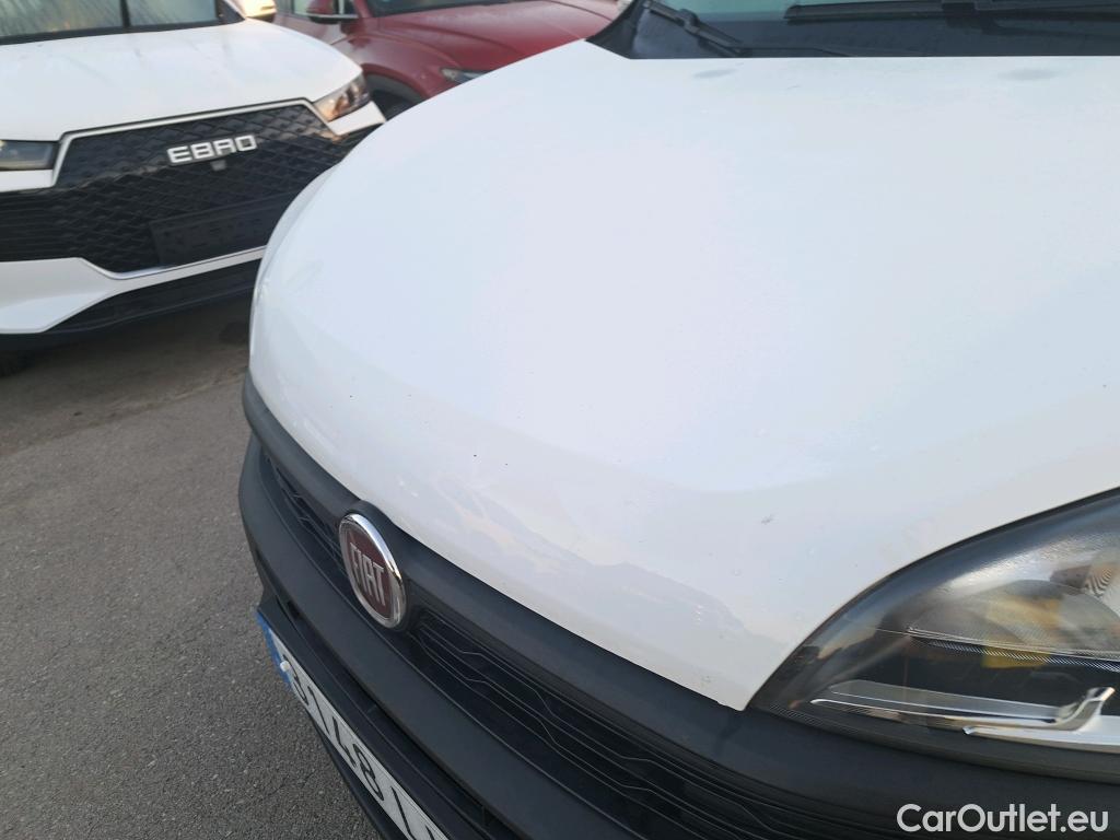  Fiat  Doblo FIAT Doblò Cargo/2015/4P/furgón derivado de turismo Cargo SX 1.6 Mjet 66kW (90CV) (AC) #31
