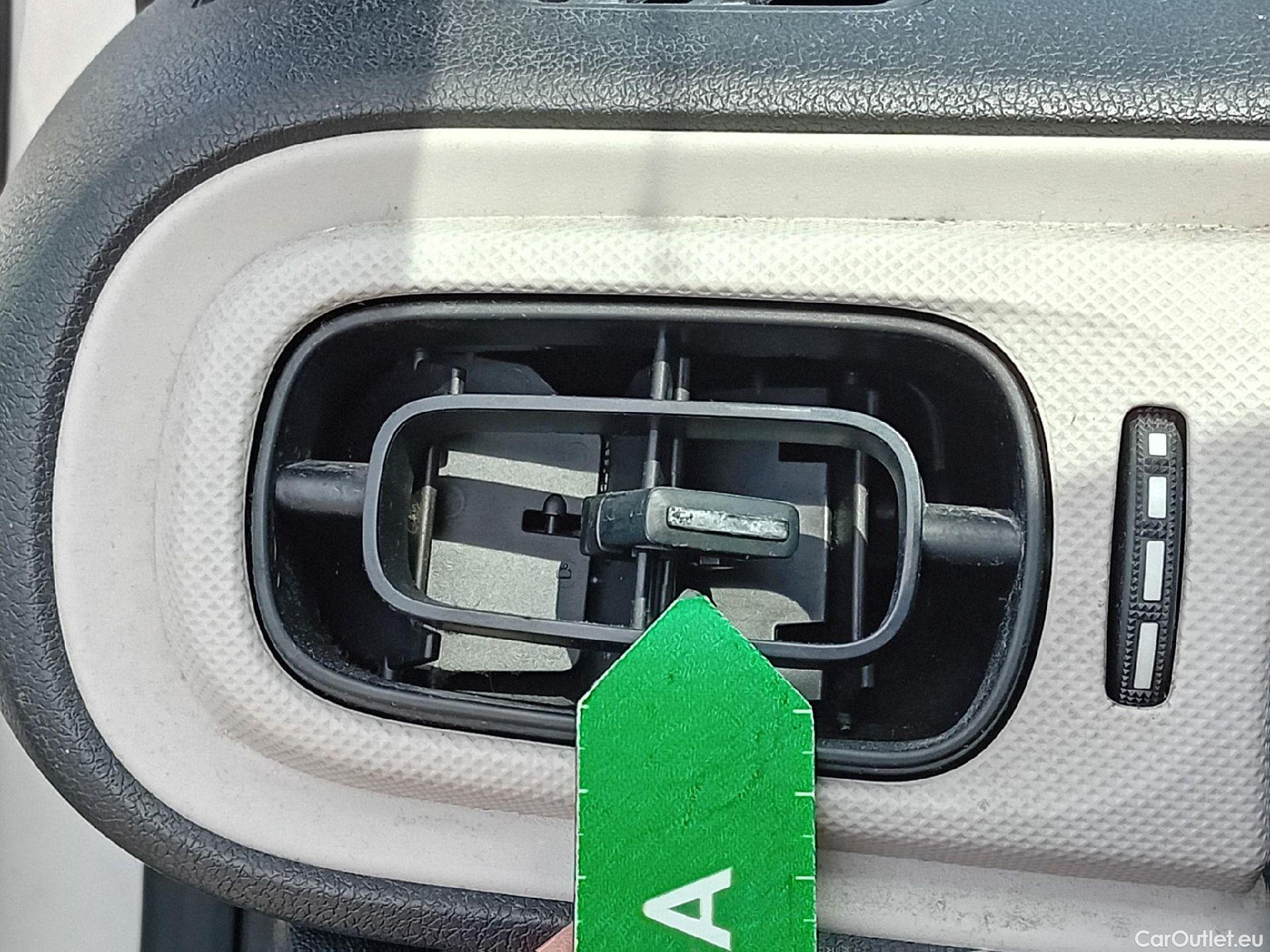  Citroen  C3 CITROEN  / 2016 / 5P / berlina comercial BlueHDi 73KW (100CV) S&S Comercial #57