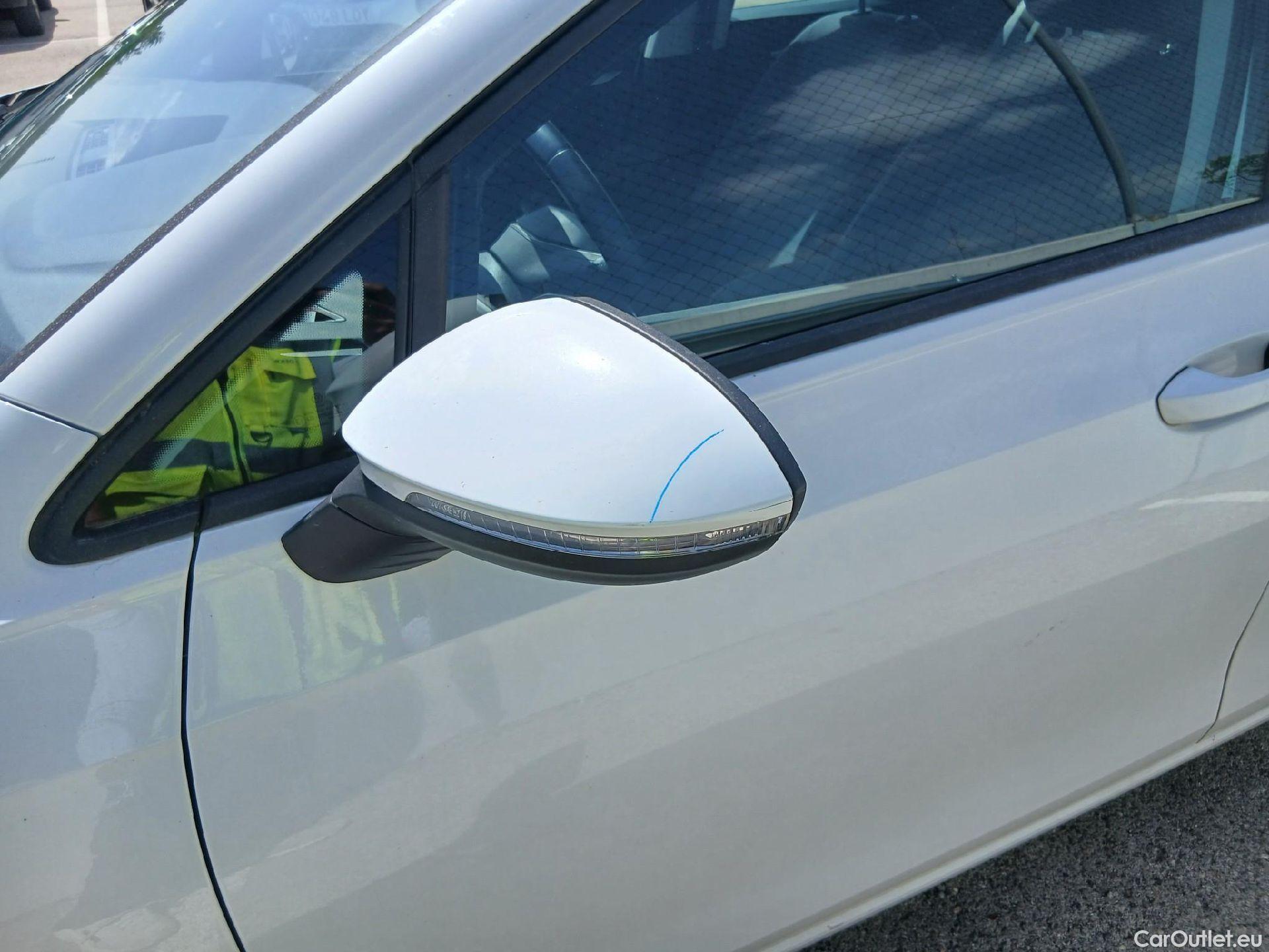  Volkswagen  Golf  VOLKSWAGEN / 2020 / 5P / berlina con portón 1.0 TSI 81kW (110CV) #8