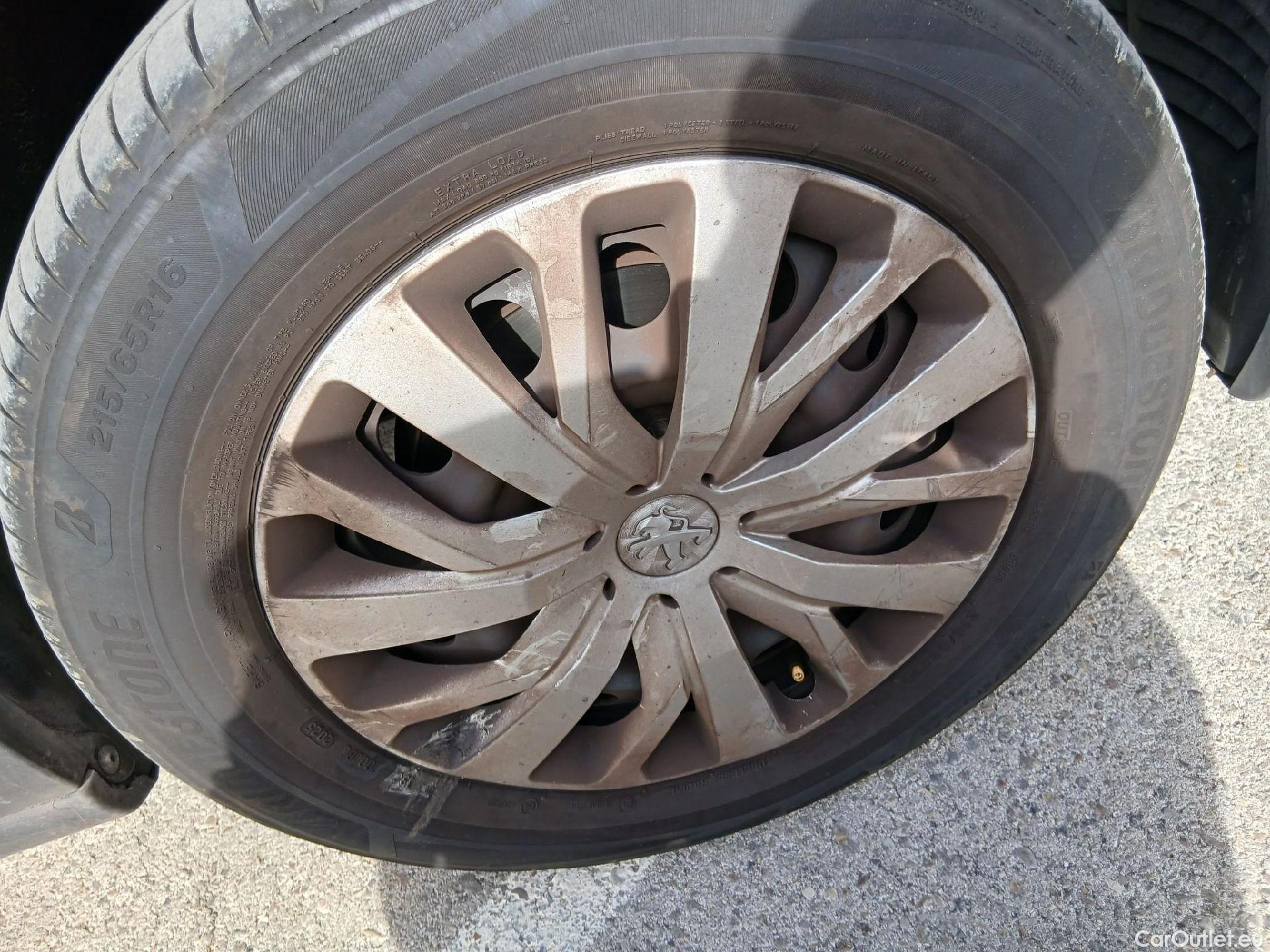  Peugeot  RIFTER PEUGEOT  / 2018 / 4P / combi Active Standard BlueHDi 73kW (IND) #47