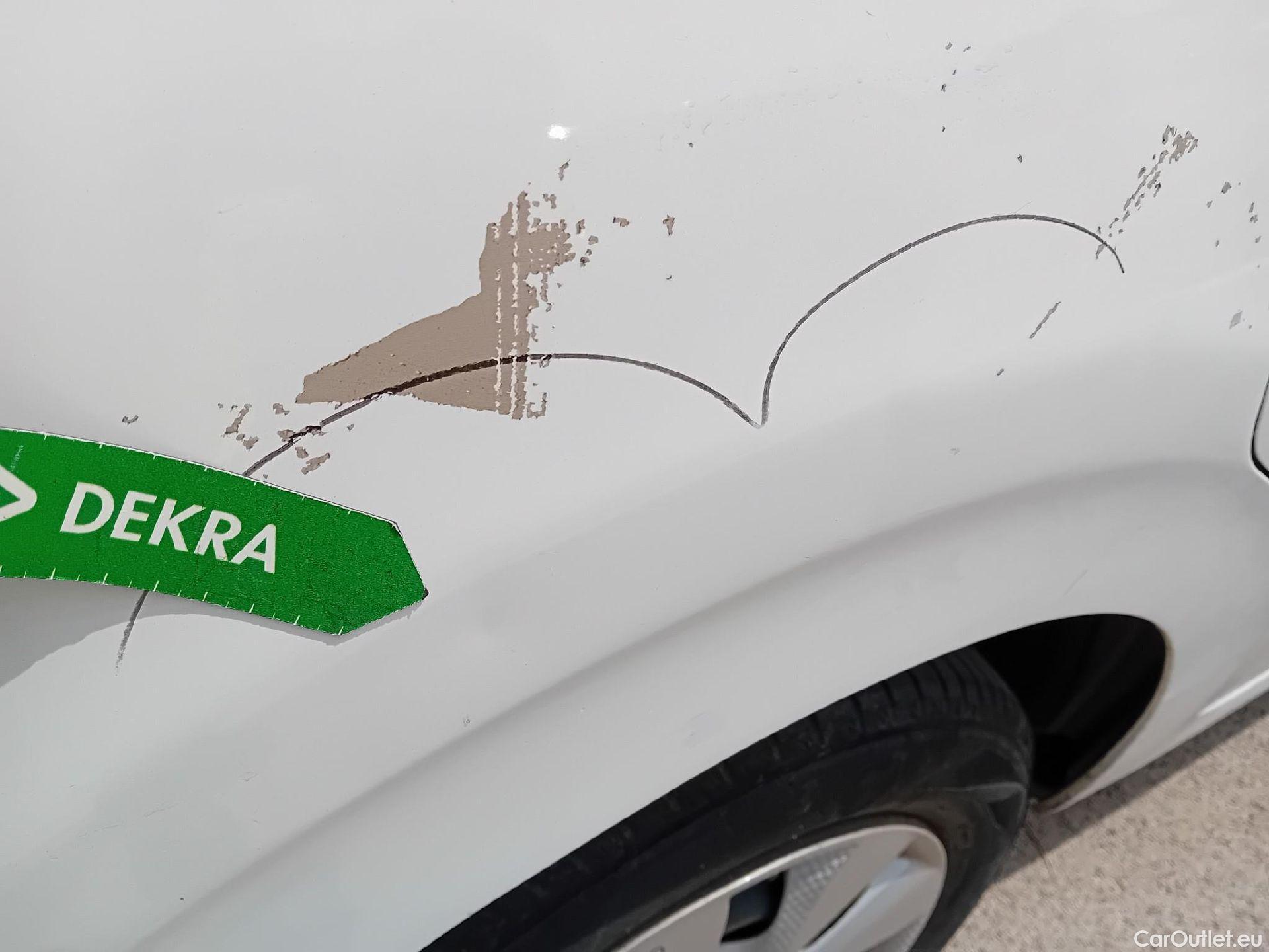  Citroen  C3 CITROEN  / 2016 / 5P / berlina comercial BlueHDi 73KW (100CV) S&S Comercial #43