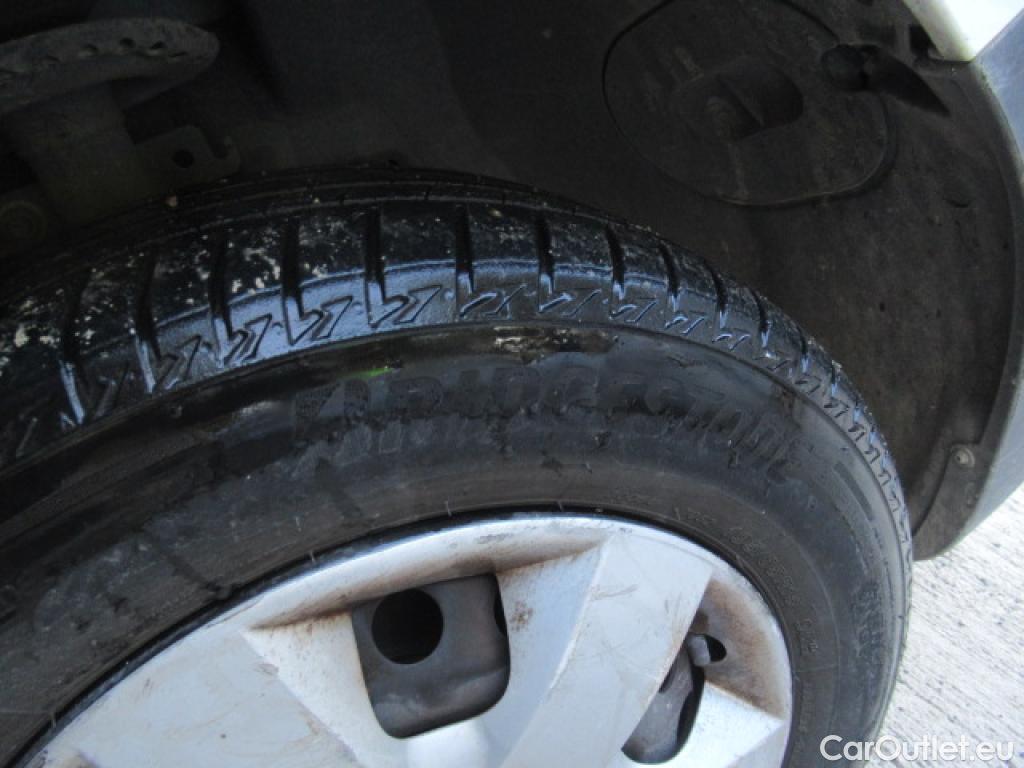  Renault  Kangoo RENAULT  Z.E./2013/3P/furgón derivado de turismo Z.E. #81