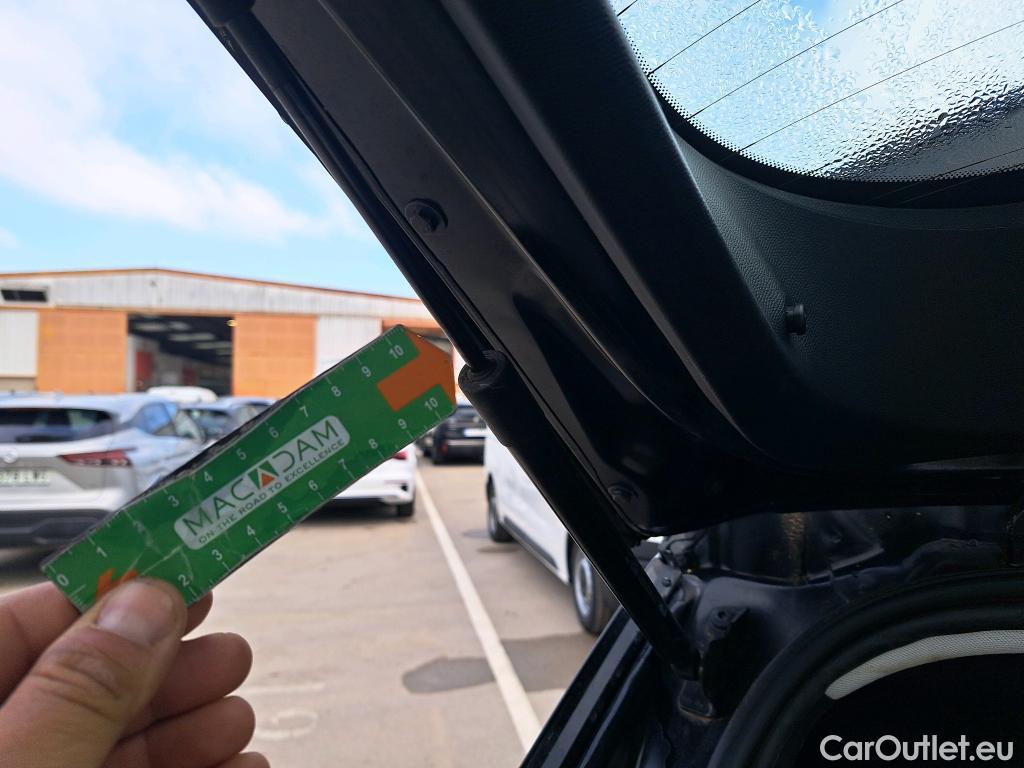  Peugeot  2008 PEUGEOT  / 2019 / 5P / todoterreno Active BlueHDI 81kW (110CV) #18