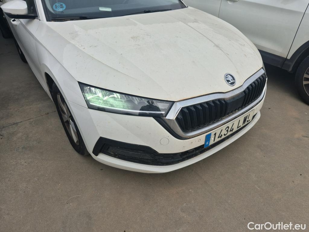  Skoda  Octavia SKODA  / 2020 / 5P / berlina con portón 2.0 TDI 110kW (150CV) Manual Ambition #21