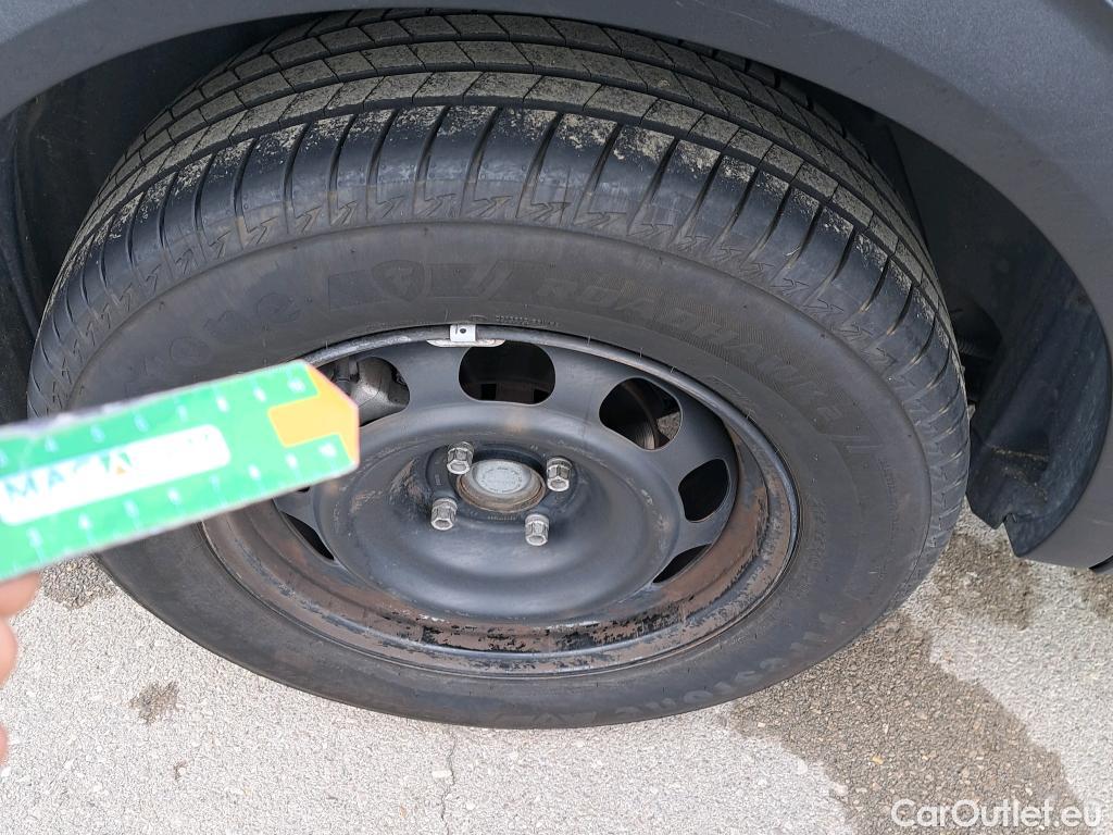  Peugeot  2008 PEUGEOT  / 2019 / 5P / todoterreno Active BlueHDI 81kW (110CV) #43