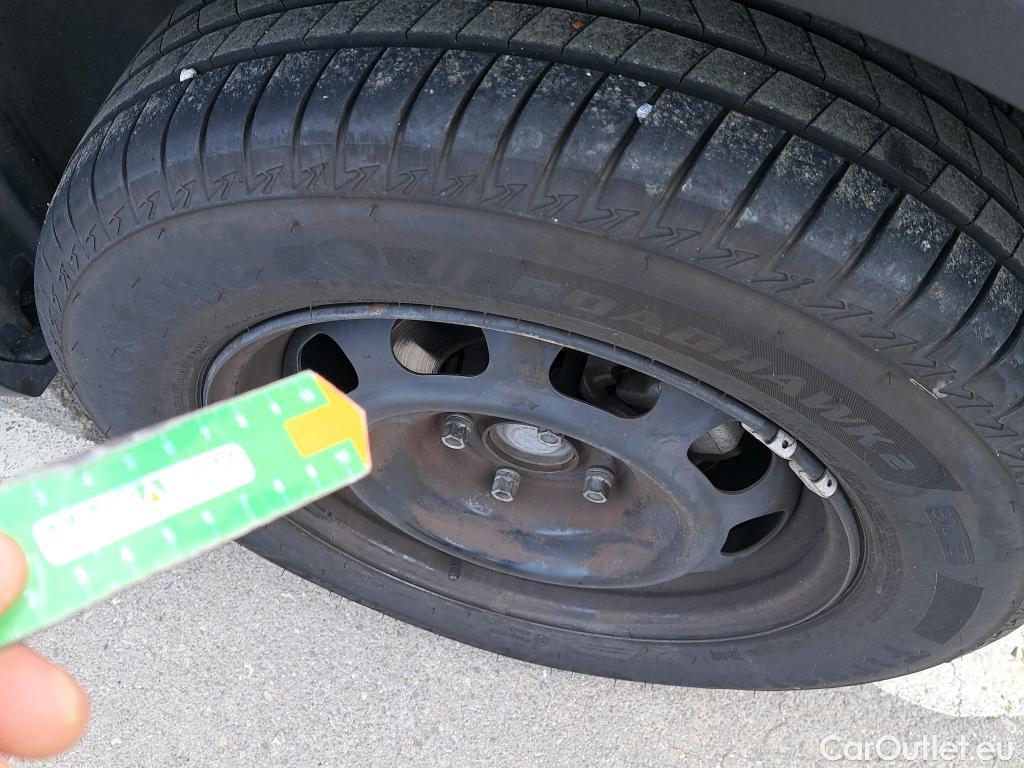  Peugeot  2008 PEUGEOT  / 2019 / 5P / todoterreno Active BlueHDI 81kW (110CV) #41