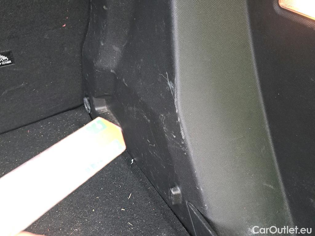  Peugeot  2008 PEUGEOT  / 2019 / 5P / todoterreno Active BlueHDI 81kW (110CV) #27