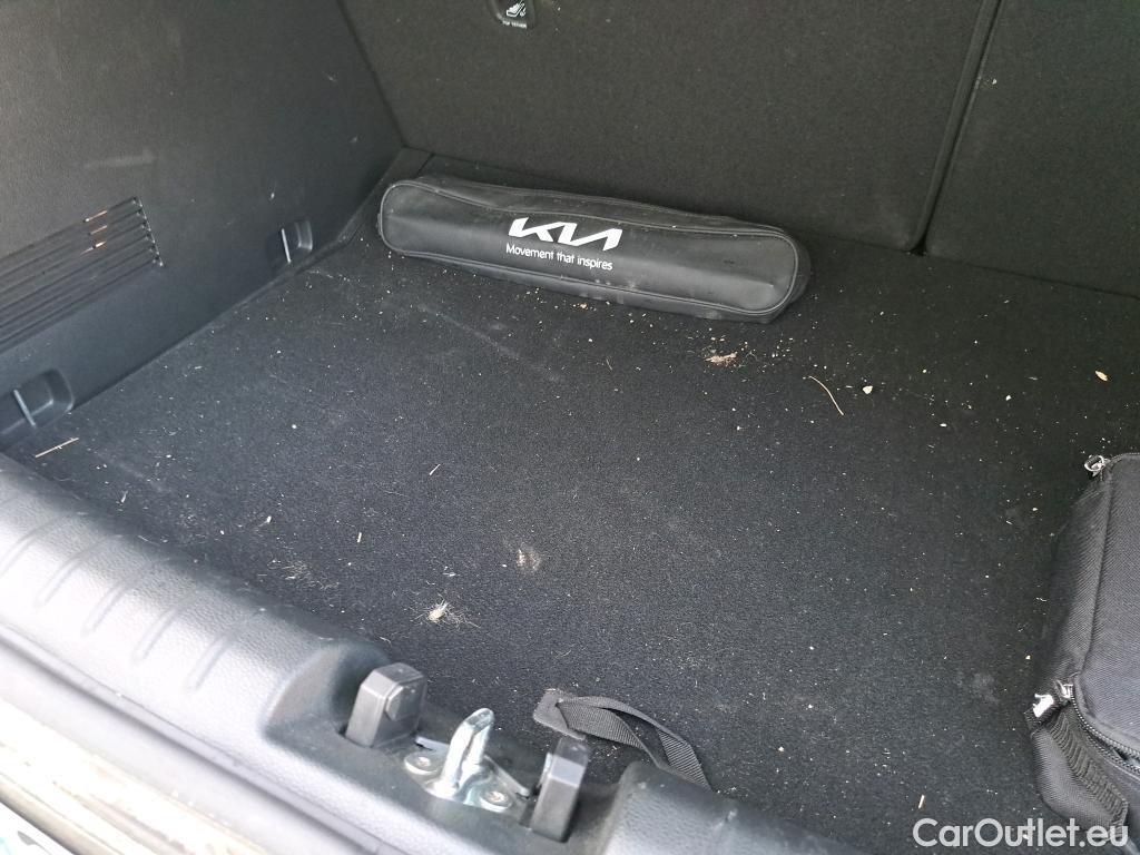  KIA  STONIC KIA  / 2017 / 5P / todoterreno 1.0 T-GDi 74kW (100CV) MHEV iMT Concept #6