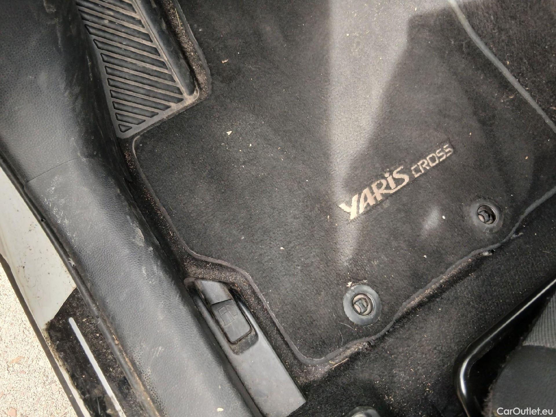  Toyota  Yaris Cross TOYOTA  / 2021 / 5P / todoterreno 1.5 120H Adventure #15