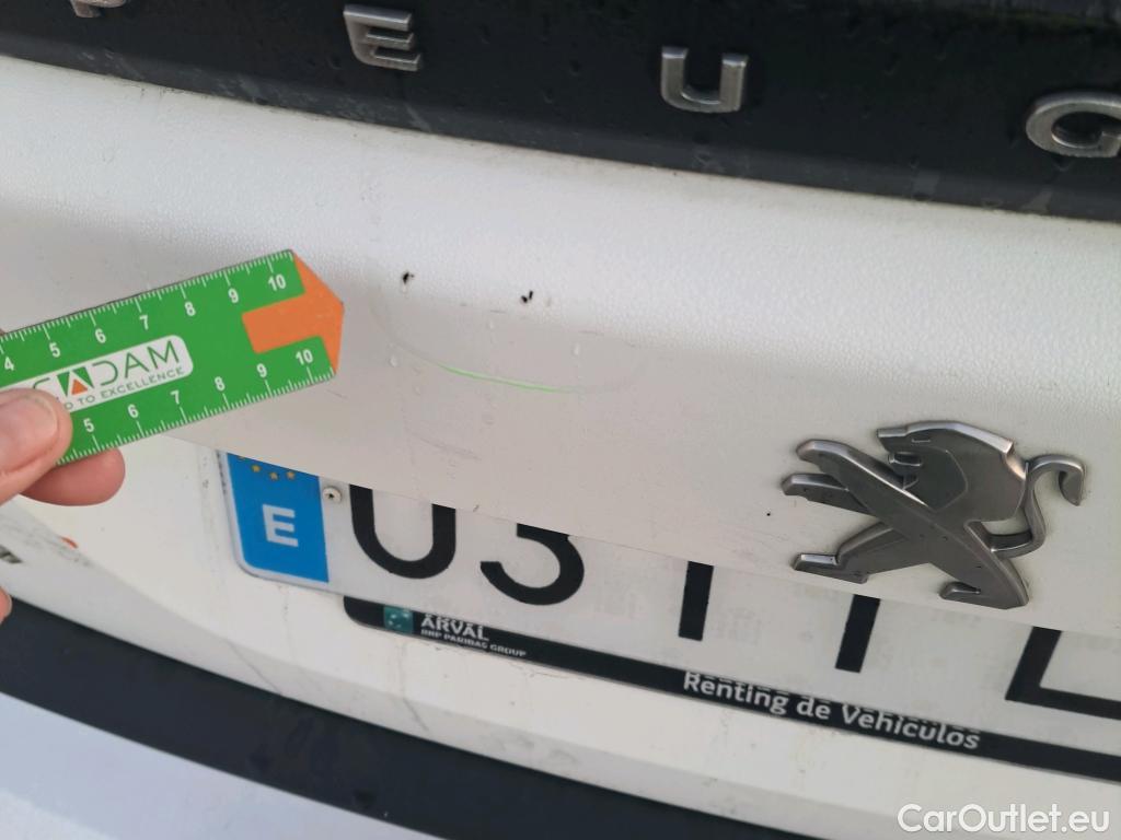  Peugeot  2008 PEUGEOT  / 2019 / 5P / todoterreno Allure BlueHDI 81kW (110CV) #22