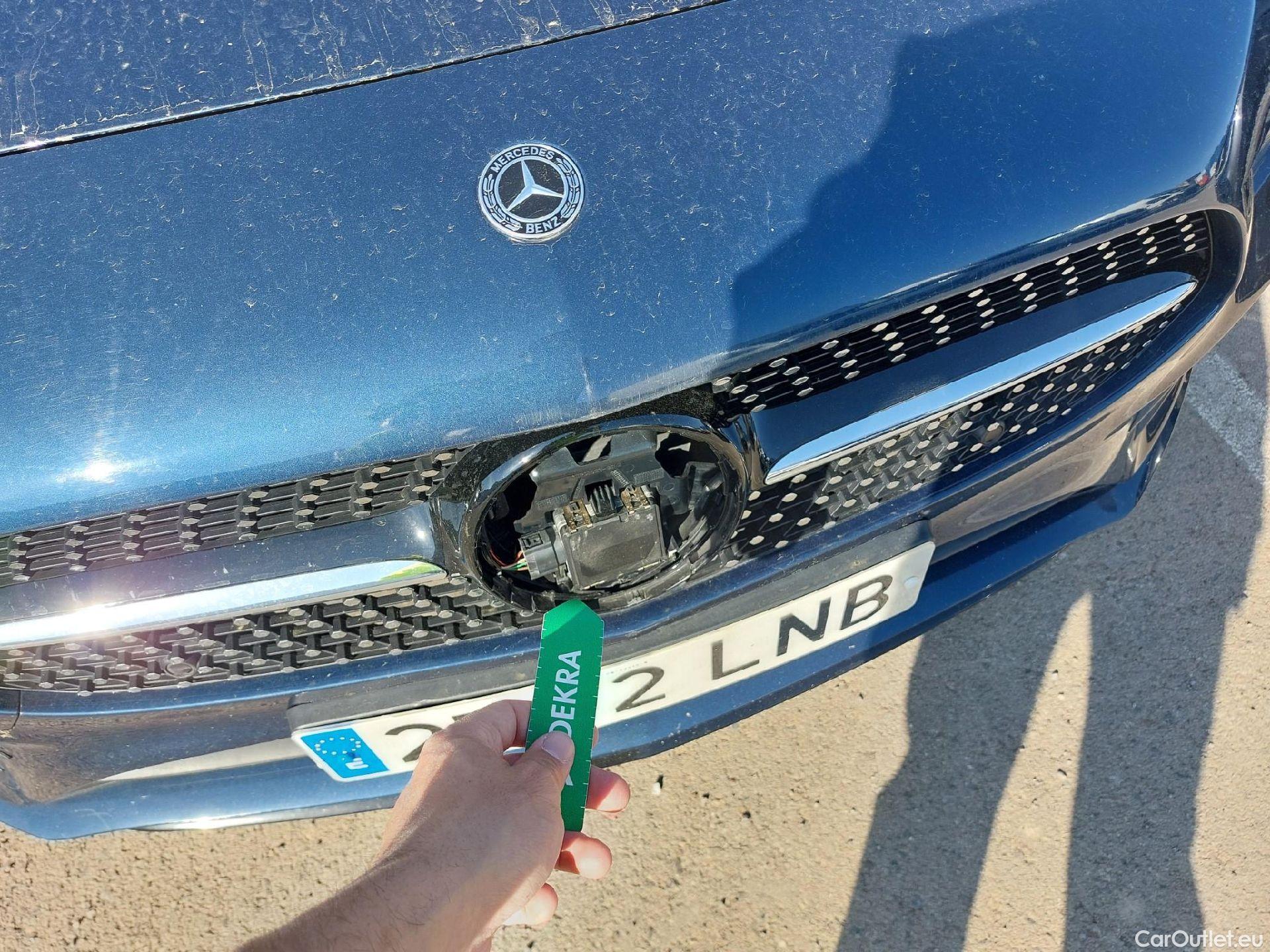  Mercedes  A-Klasse MERCEDES-BENZ Clase A / 2018 / 5P / berlina con portón A 250 e #2