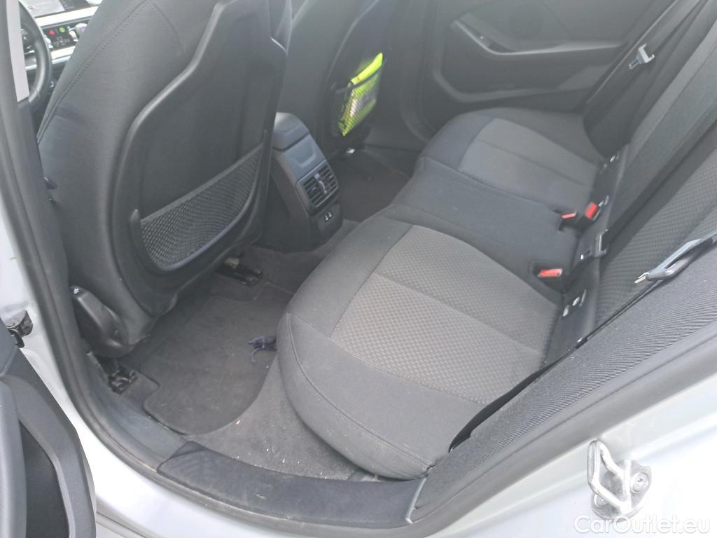  Bmw  Serie 1 BMW  / 2019 / 5P / berlina con portón 116d #6