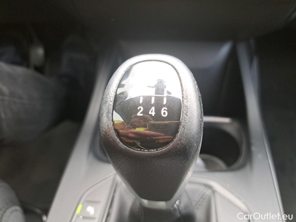  Bmw  Serie 1 BMW  / 2019 / 5P / berlina con portón 116d #25