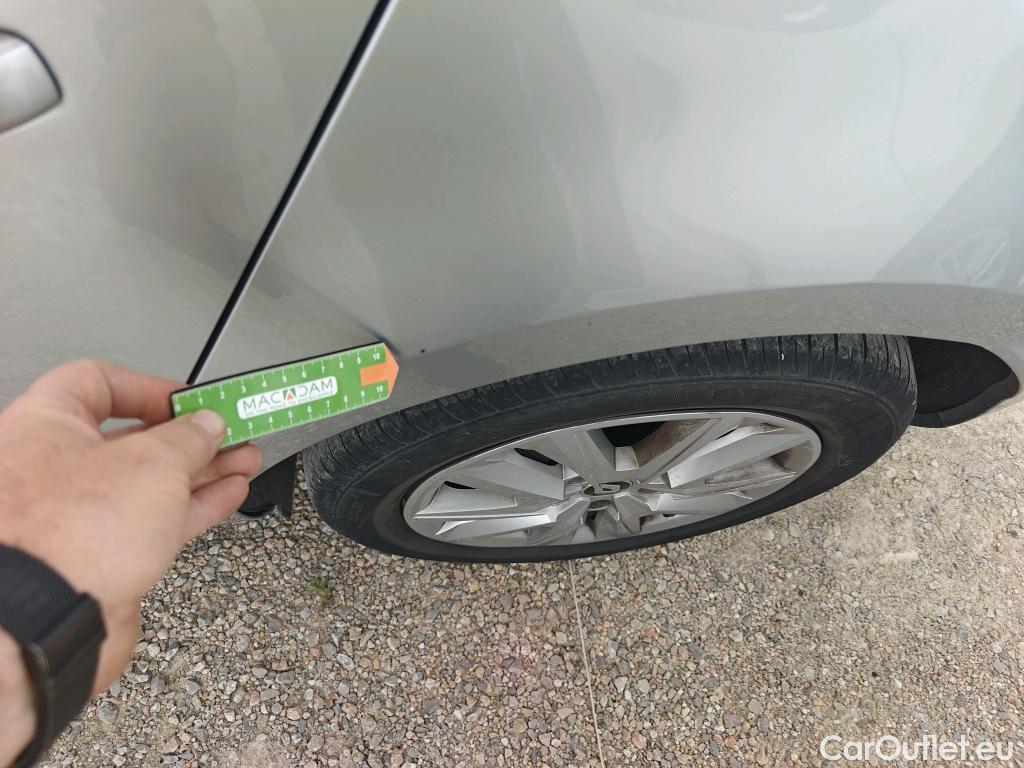  Renault  Megane RENAULT Mégane / 2020 / 5P / berlina con portón Equilibre Blue dCi 85 kW (115CV)-SS #24