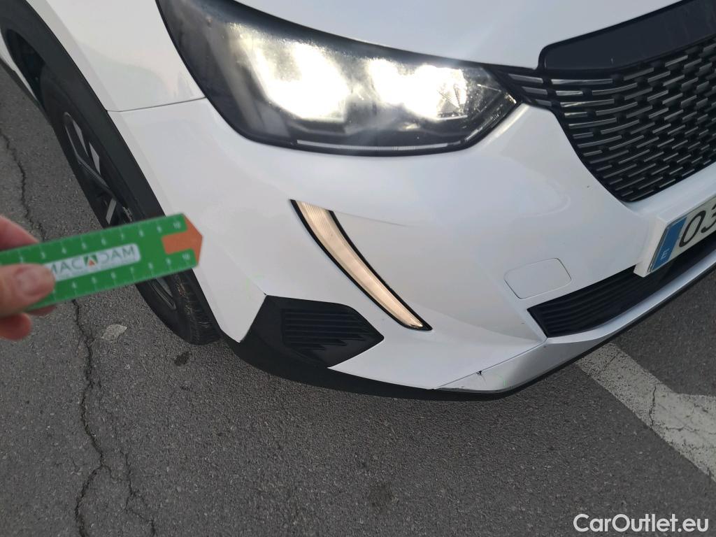  Peugeot  2008 PEUGEOT  / 2019 / 5P / todoterreno Allure BlueHDI 81kW (110CV) #29