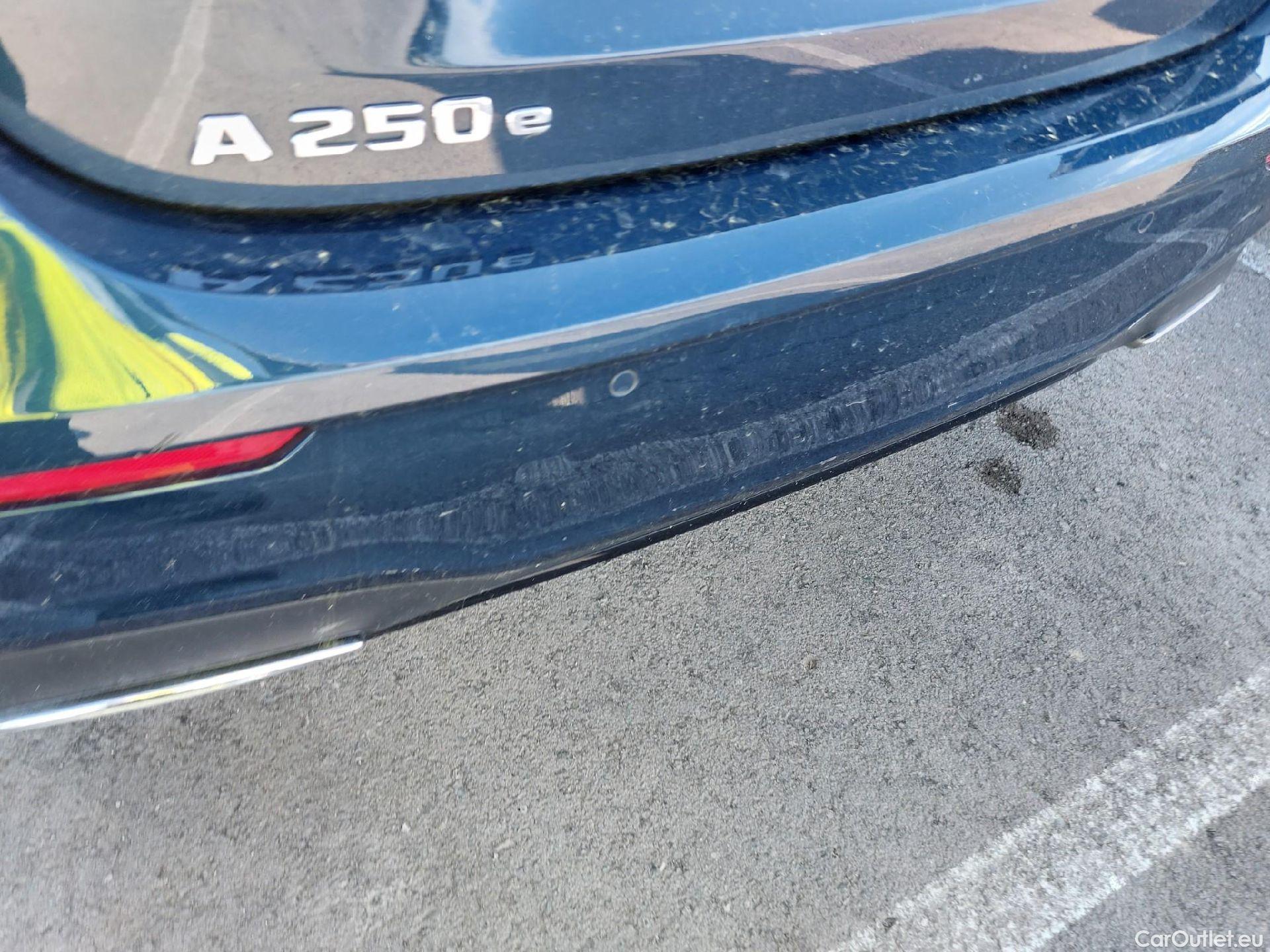  Mercedes  A-Klasse MERCEDES-BENZ Clase A / 2018 / 5P / berlina con portón A 250 e #15