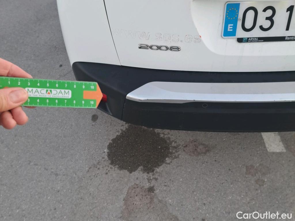  Peugeot  2008 PEUGEOT  / 2019 / 5P / todoterreno Allure BlueHDI 81kW (110CV) #8