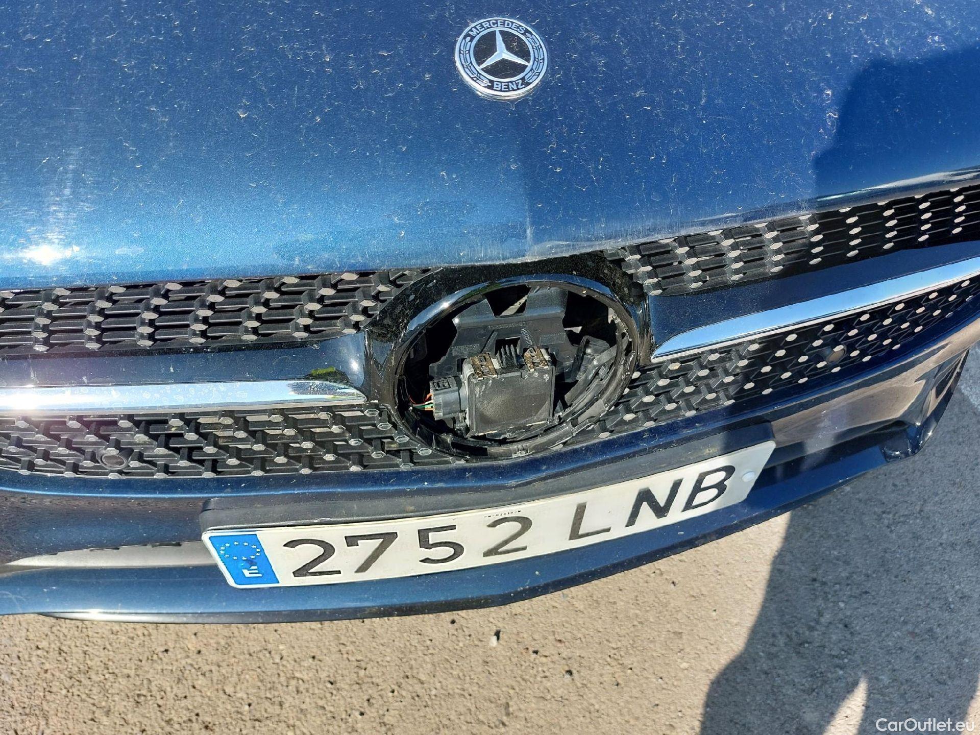  Mercedes  A-Klasse MERCEDES-BENZ Clase A / 2018 / 5P / berlina con portón A 250 e #3