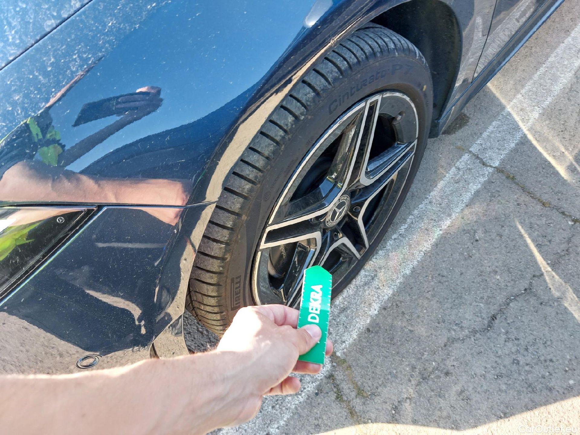  Mercedes  A-Klasse MERCEDES-BENZ Clase A / 2018 / 5P / berlina con portón A 250 e #6