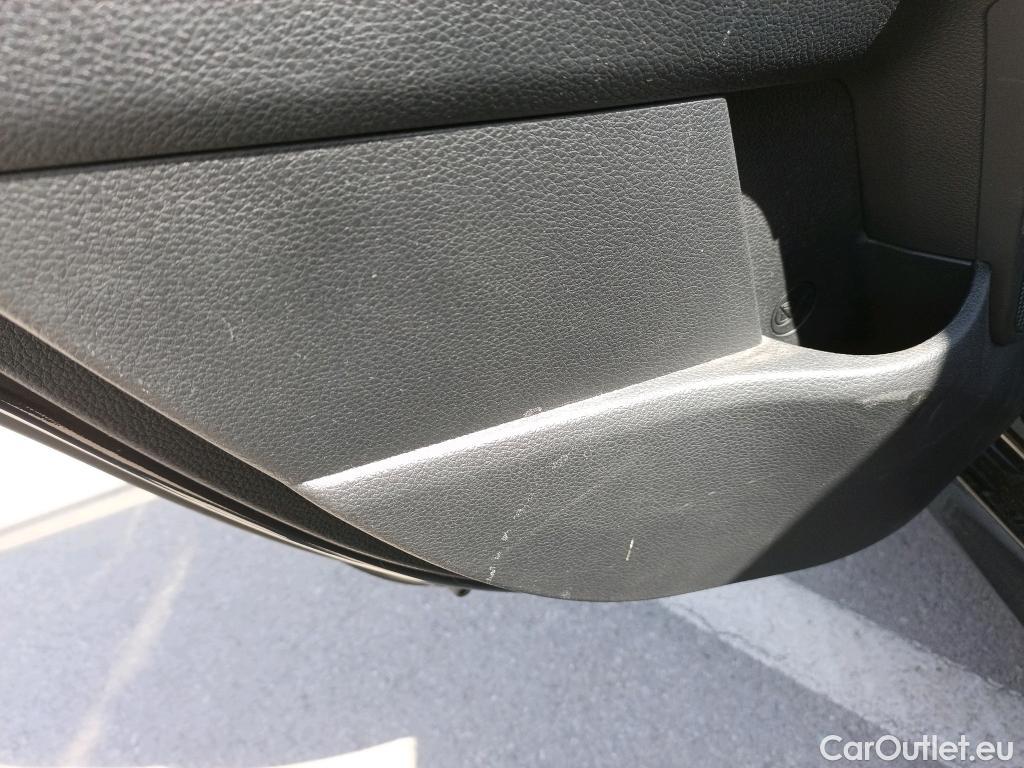  KIA  Rio KIA  / 2020 / 5P / berlina con portón 1.2 DPi 62kW (84CV) Concept #33