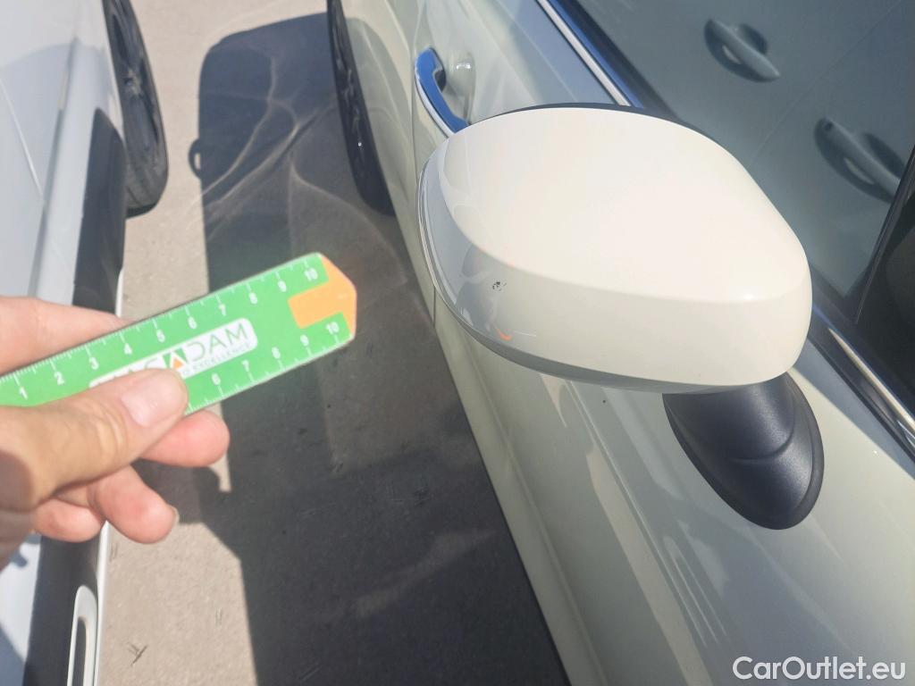  Mini  Cooper MINI MINI / 2014 / 5P / berlina con portón ONE 5 PUERTAS (CX) #29