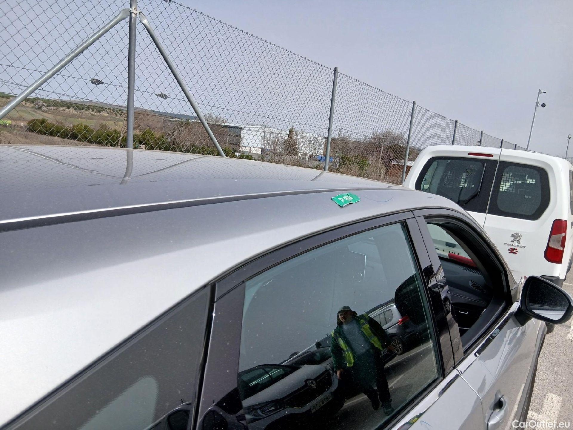  Nissan  Qashqai NISSAN  / 2021 / 5P / todoterreno DIG-T 103kW (140CV) mHEV 4x2 Acenta #37