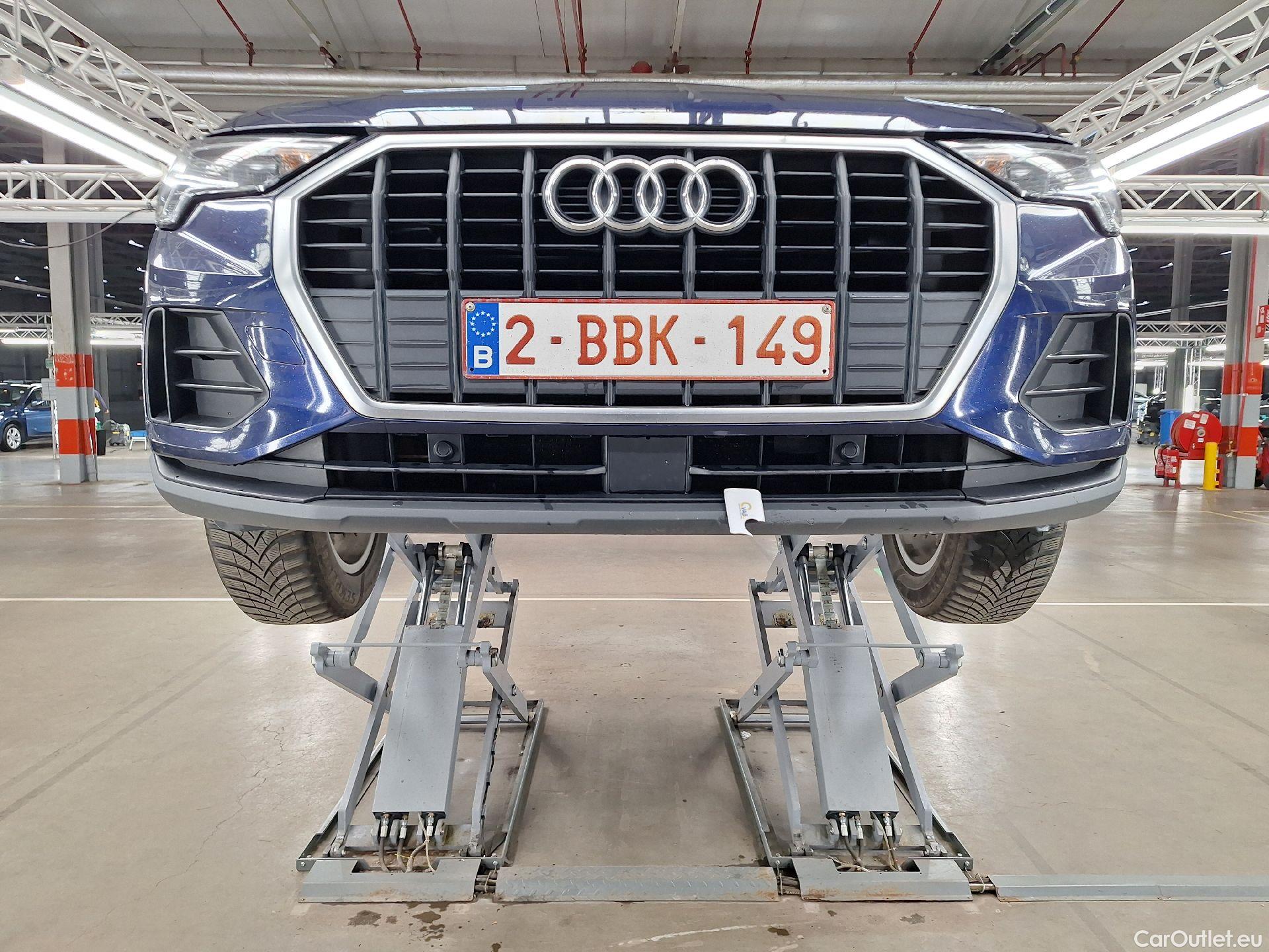  Audi  Q3 Audi,  '18, Audi  35 TDI S Tronic Business Edition 5d #19