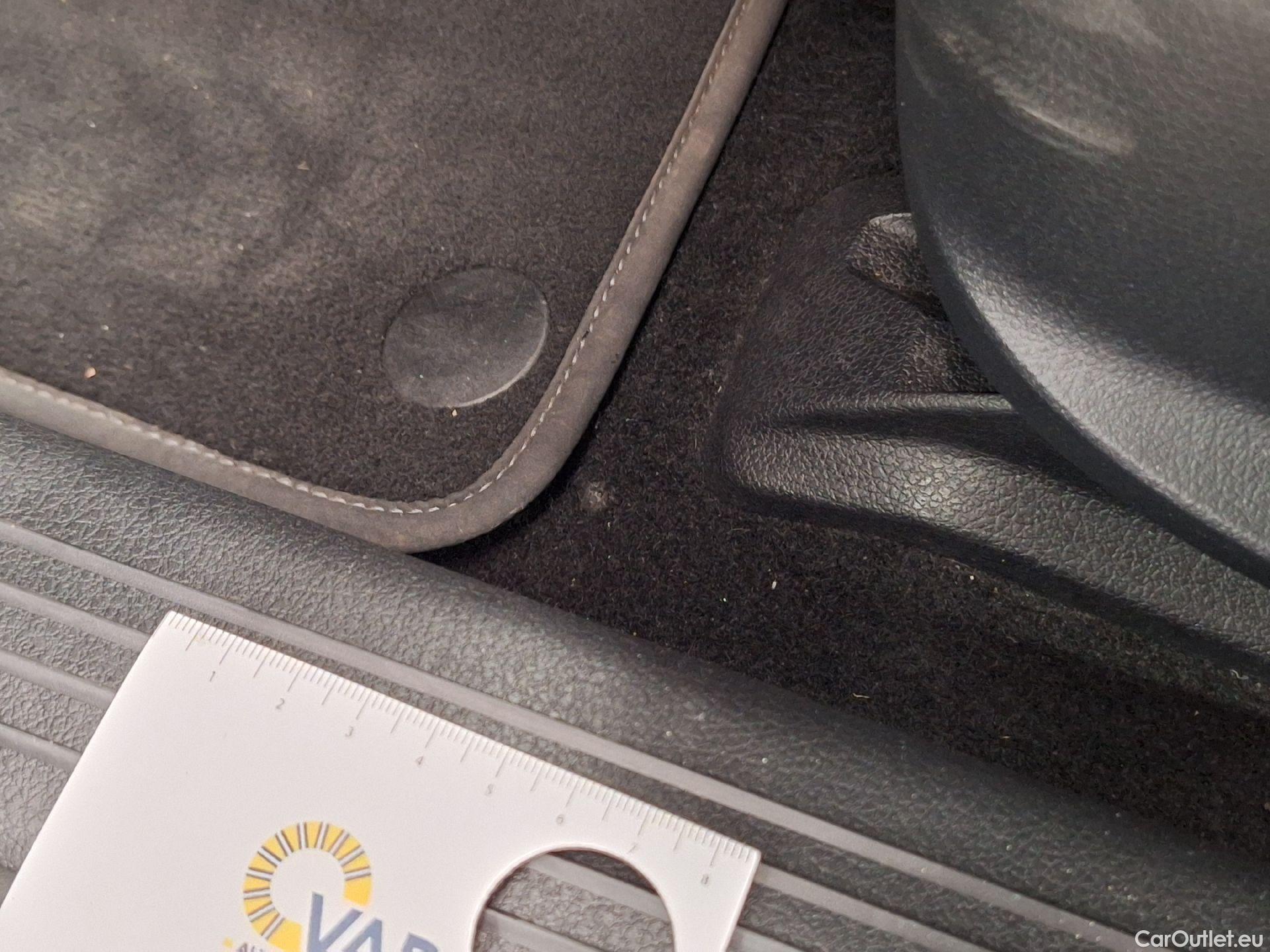  Mercedes  A-Klasse Mercedes, A-Class '18 PHEV, Mercedes-Benz  A 250 e Business Line 5d #9