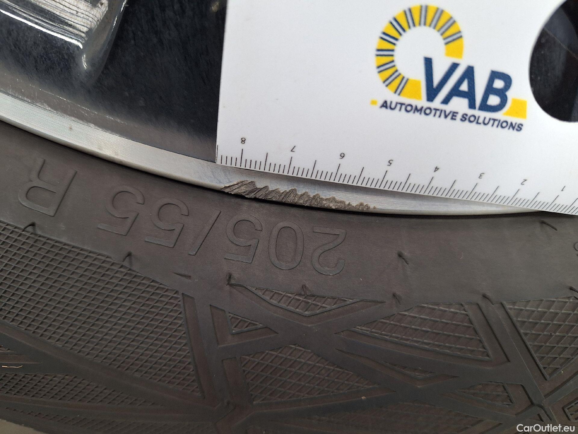  Mercedes  A-Klasse Mercedes, A-Class '18 PHEV, Mercedes-Benz  A 250 e Business Line 5d #44