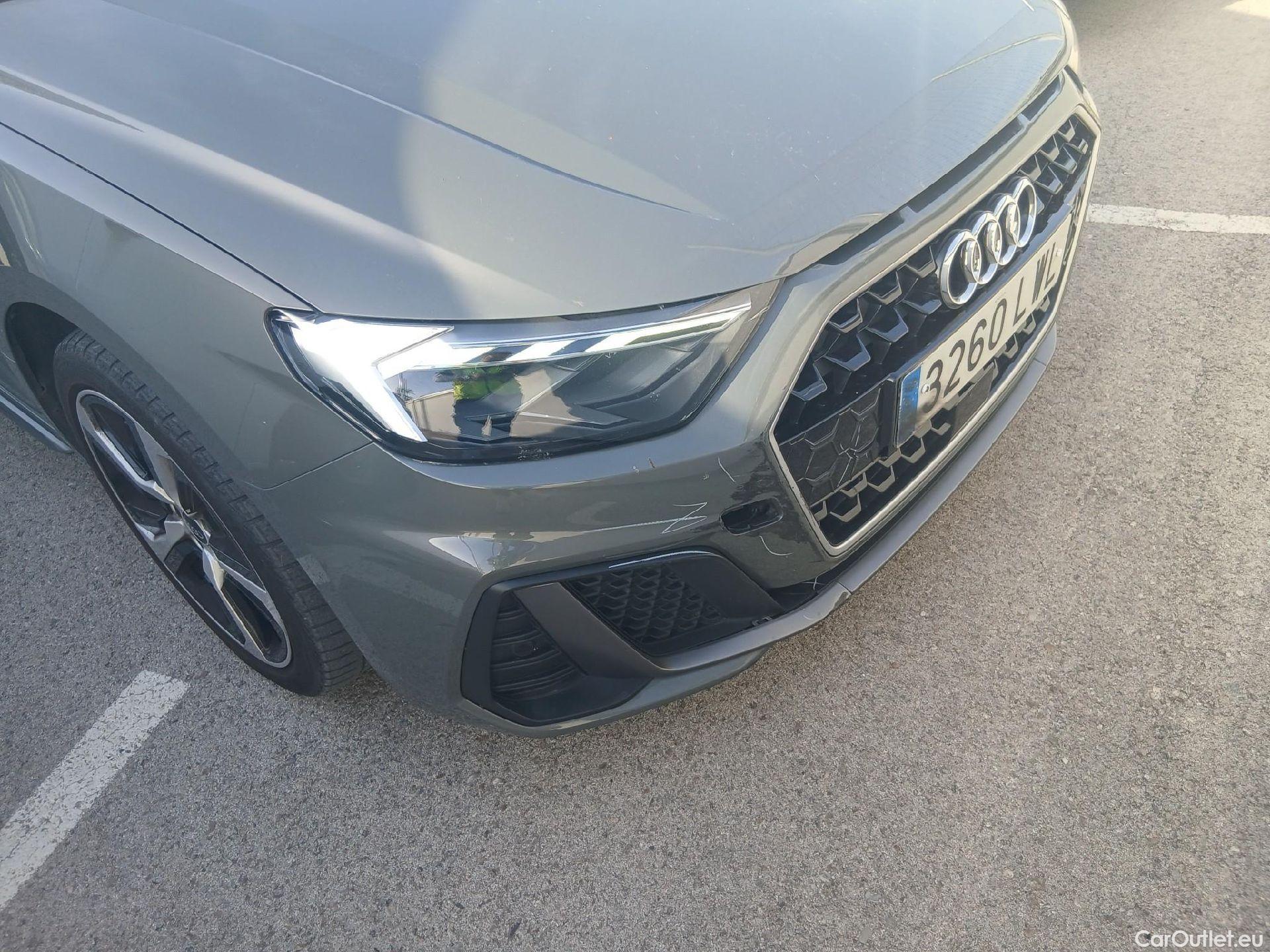  Audi  A1 Sportback AUDI A1 / 2018 / 5P / berlina con portón Sportback Black line 30 TFSI 81kW S tron #3