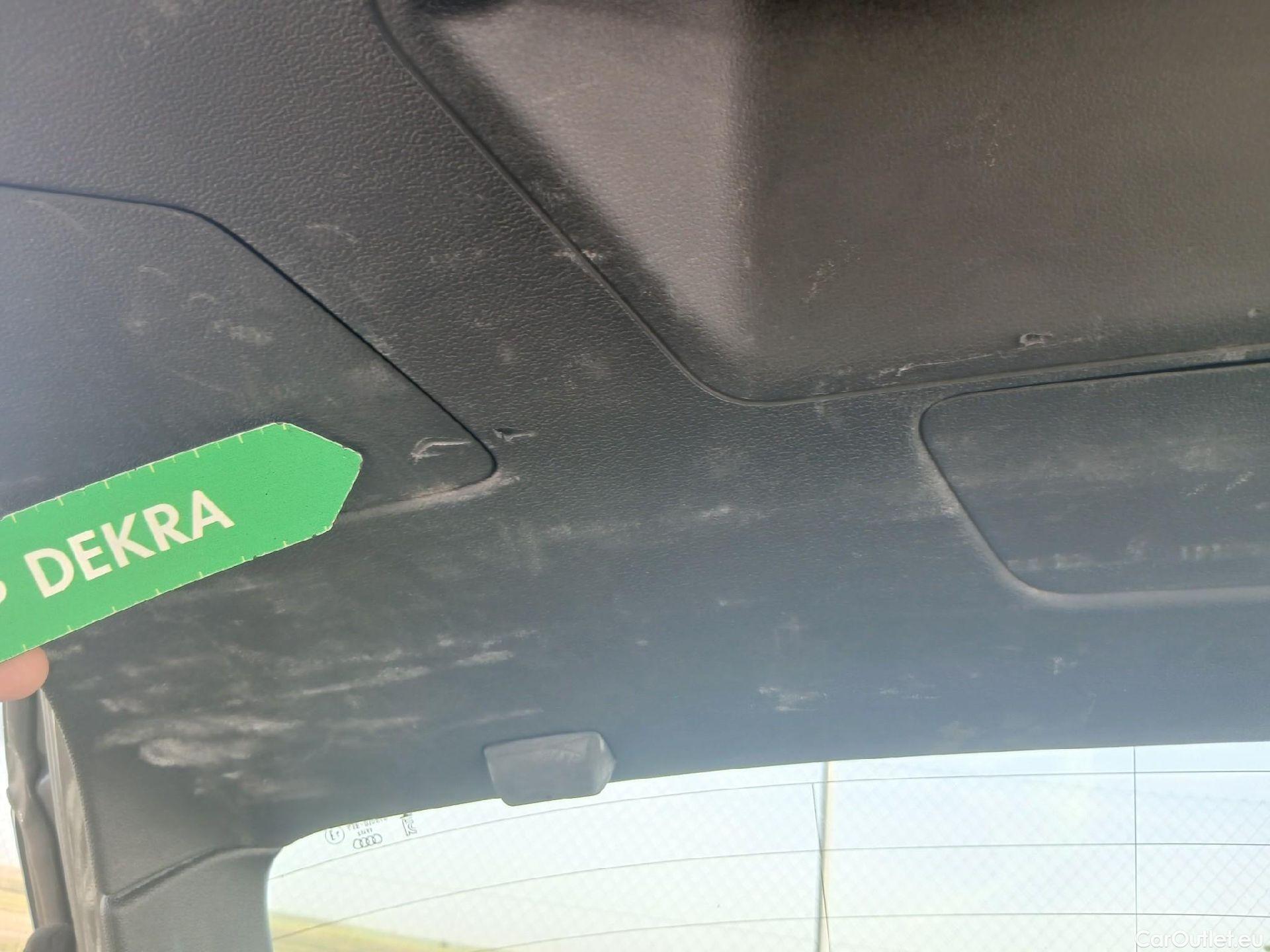  Audi  A1 Sportback AUDI A1 / 2018 / 5P / berlina con portón Sportback Black line 30 TFSI 81kW S tron #44