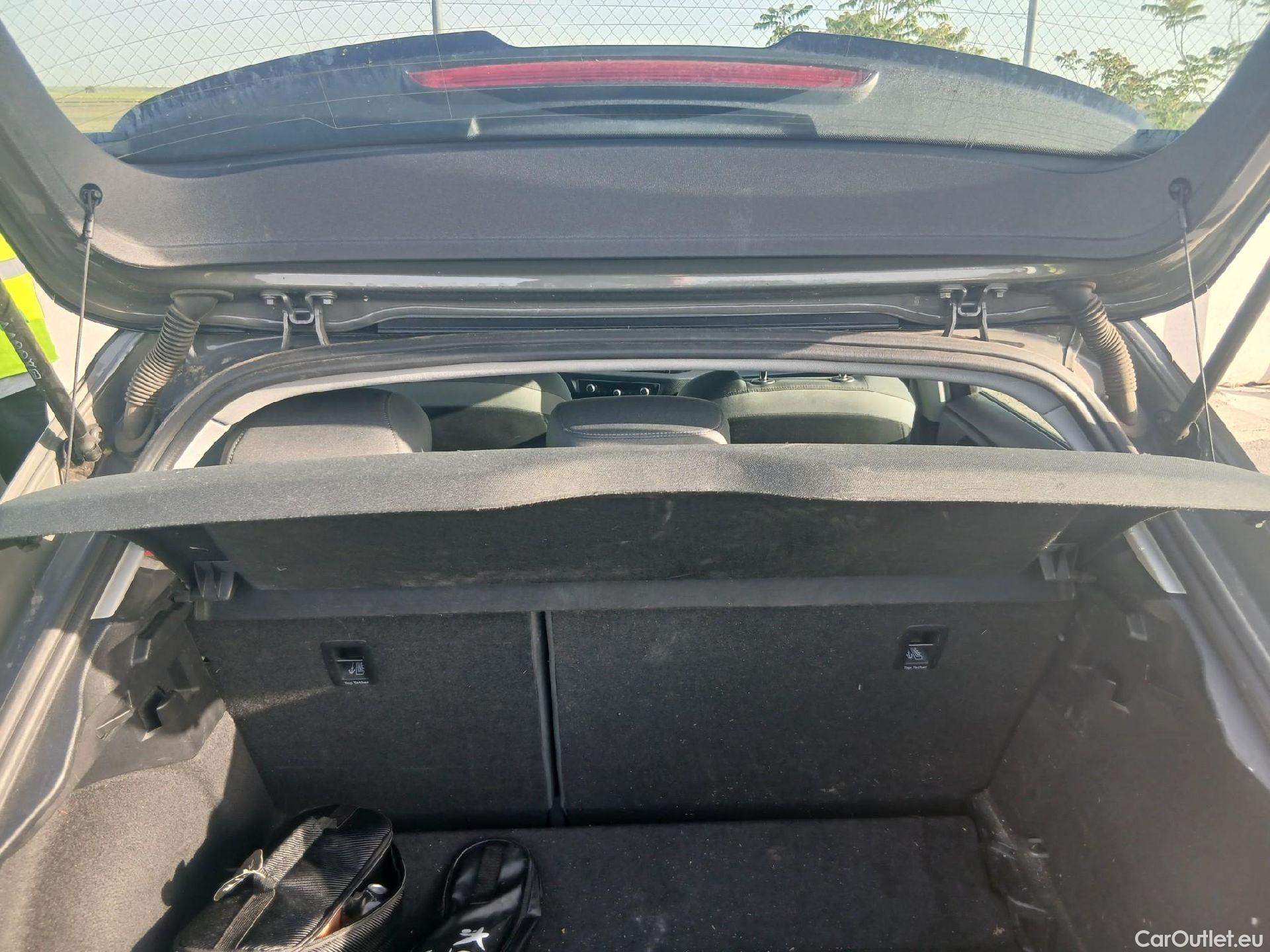  Audi  A1 Sportback AUDI A1 / 2018 / 5P / berlina con portón Sportback Black line 30 TFSI 81kW S tron #46