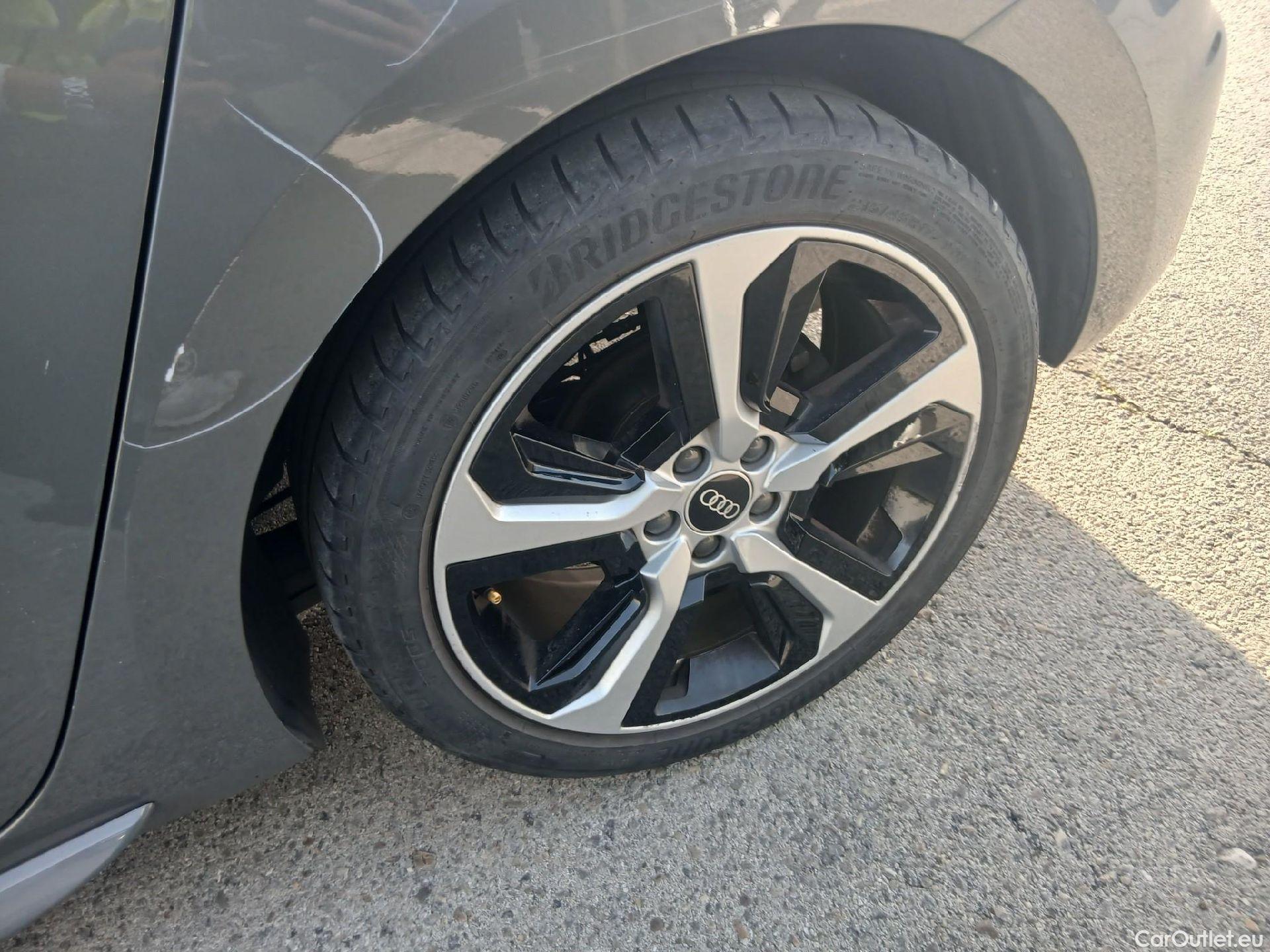  Audi  A1 Sportback AUDI A1 / 2018 / 5P / berlina con portón Sportback Black line 30 TFSI 81kW S tron #23