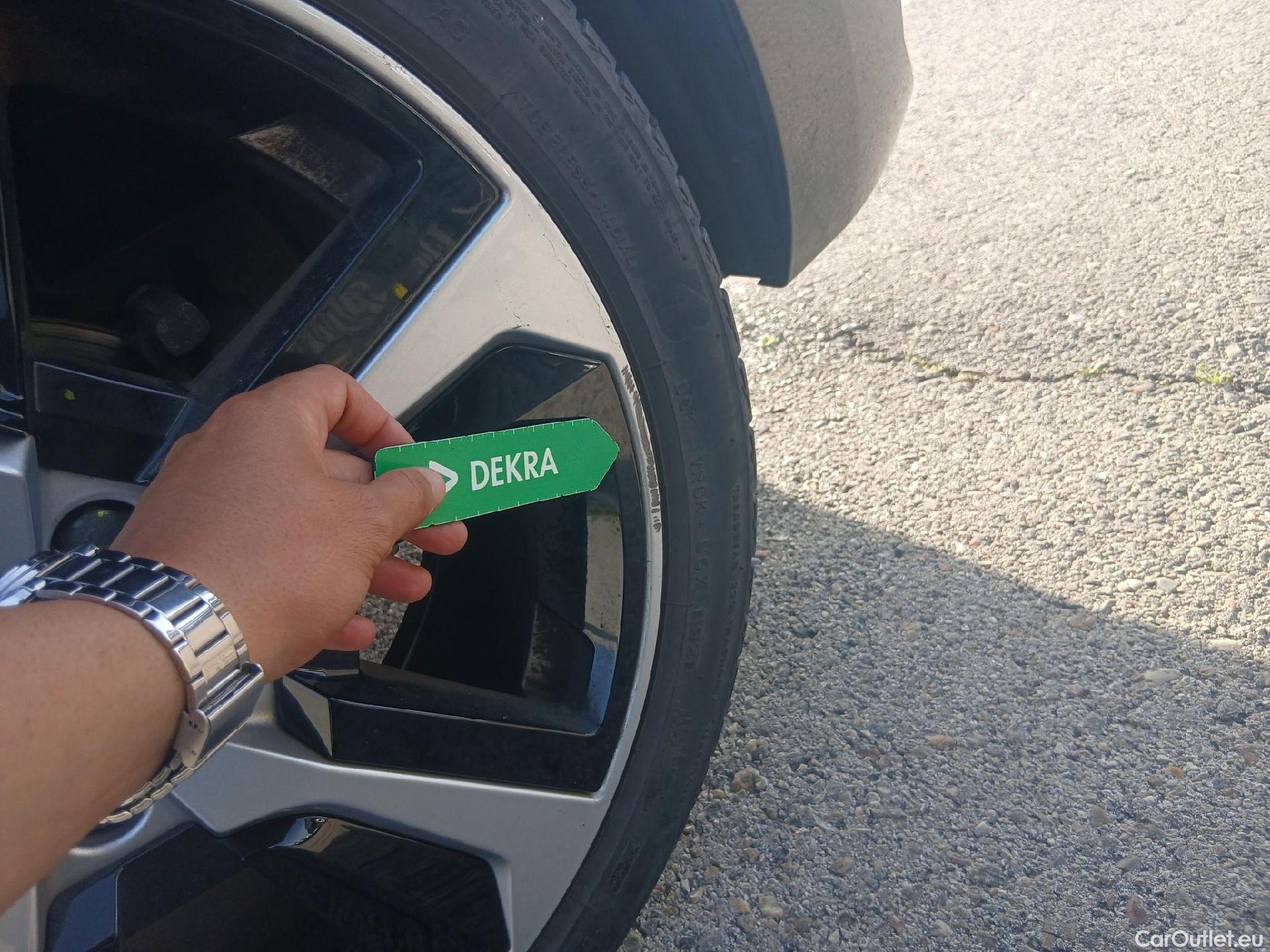  Audi  A1 Sportback AUDI A1 / 2018 / 5P / berlina con portón Sportback Black line 30 TFSI 81kW S tron #24