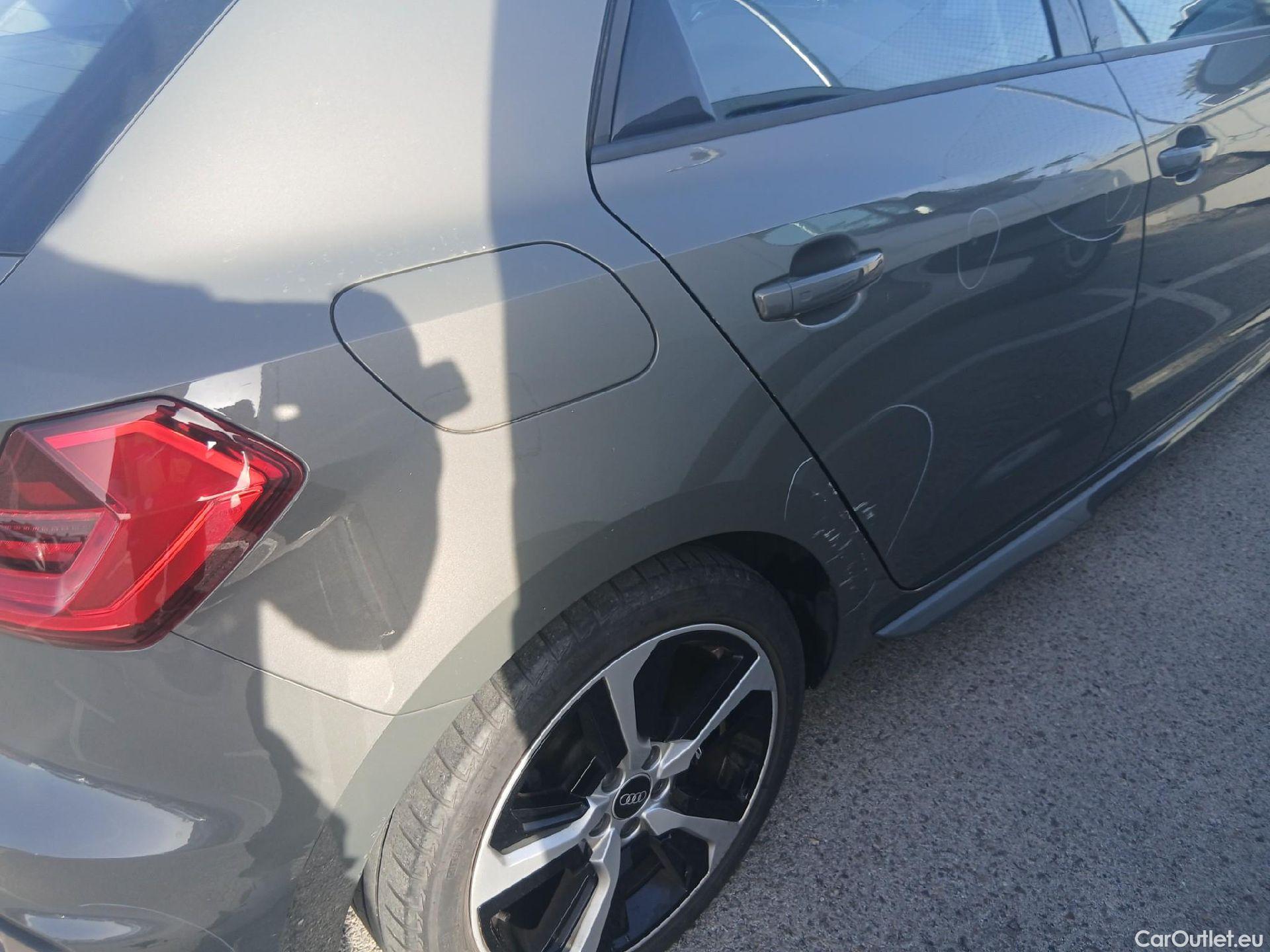  Audi  A1 Sportback AUDI A1 / 2018 / 5P / berlina con portón Sportback Black line 30 TFSI 81kW S tron #31