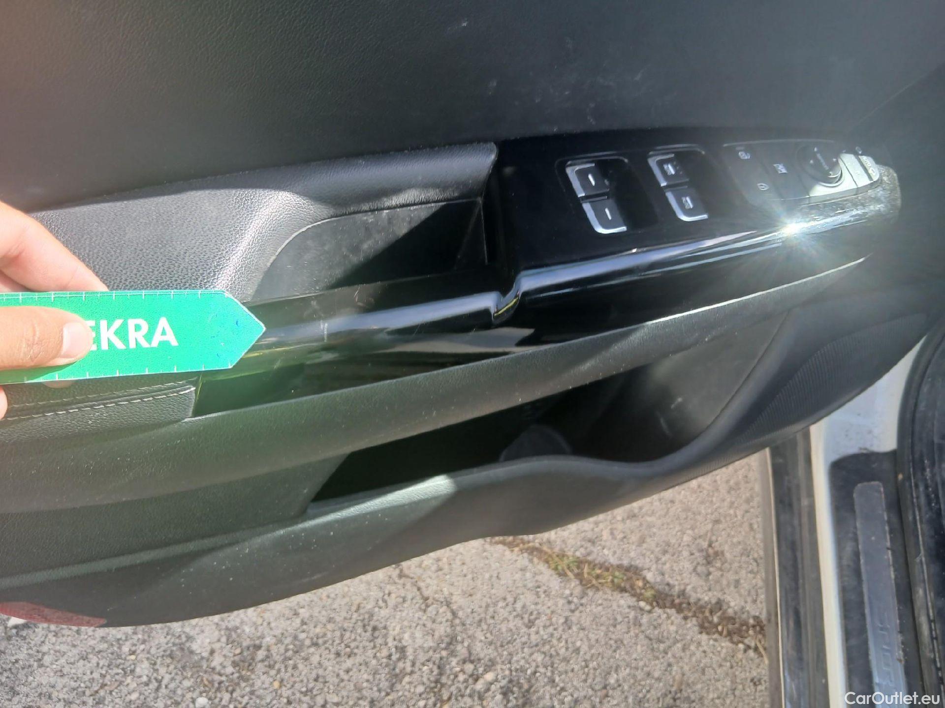  KIA  Sportage KIA  / 2018 / 5P / todoterreno 1.6 MHEV GT Line Essential 115CV 4x2 #9