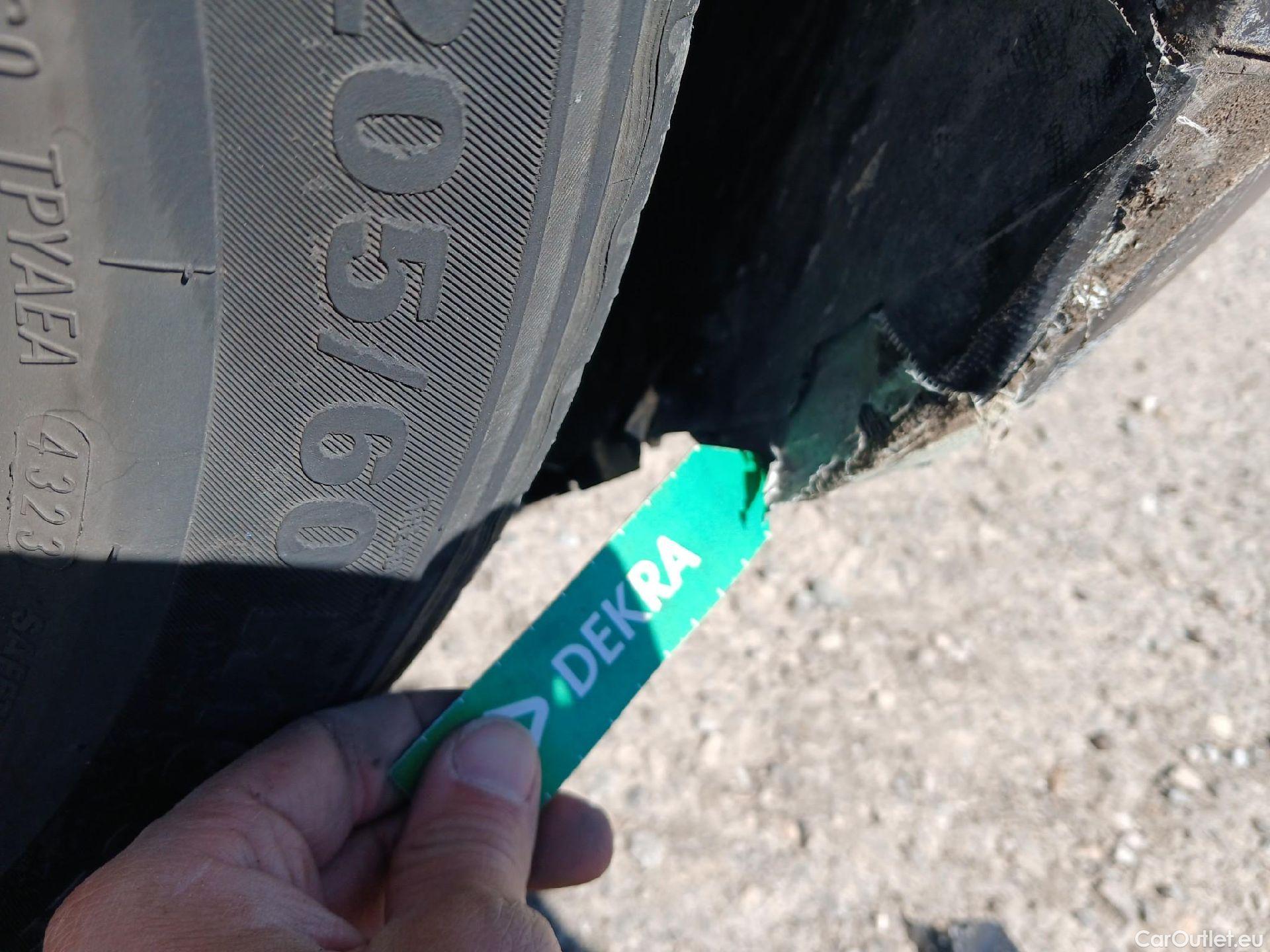  KIA  Niro KIA  / 2019 / 5P / crossover 1.6 GDi HEV 104kW (141CV) Drive #4