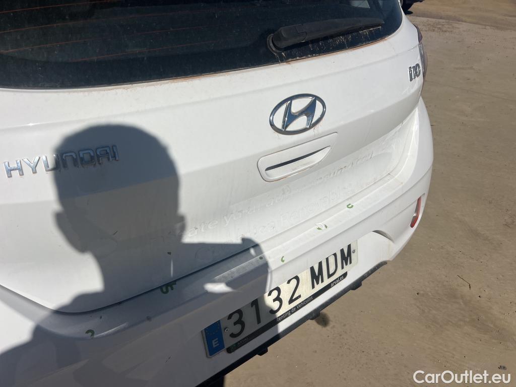  Hyundai  i10 HYUNDAI  / 2020 / 5P / berlina con portón 1.0 Essence #3