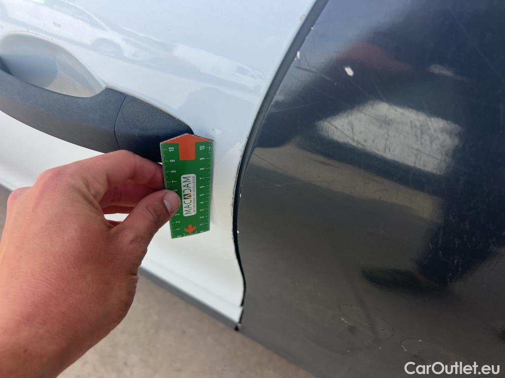  Renault  Clio RENAULT  / 2019 / 5P / berlina con portón Business Blue dCi 63 kW (85CV) #4