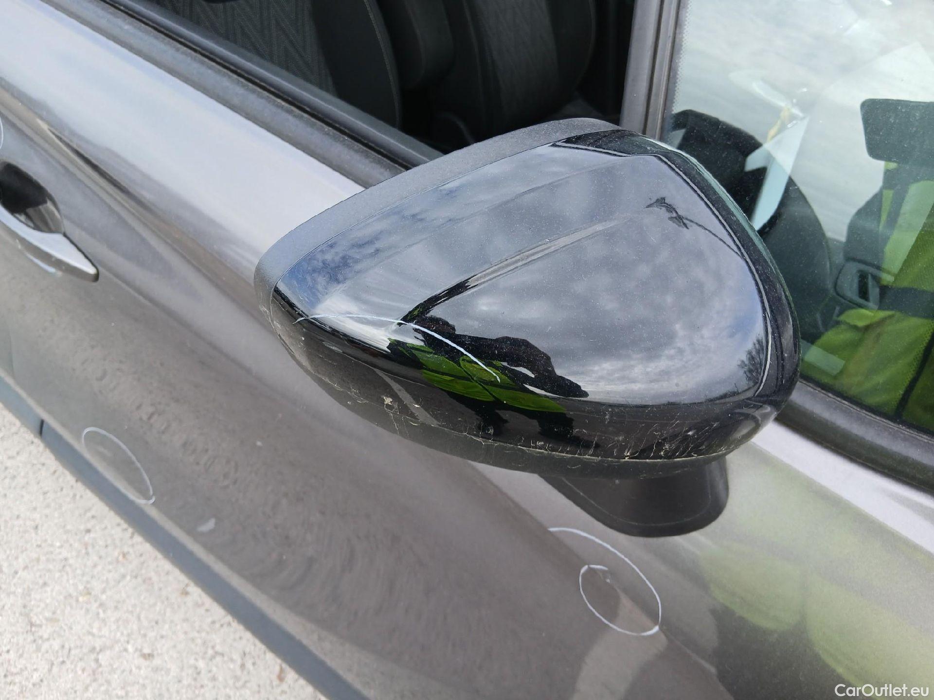  Opel  Crossland OPEL  X / 2017 / 5P / todoterreno 1.2 OPEL 2020 S&S 81kW (110CV) TRACC DELANTERA(CX) #53